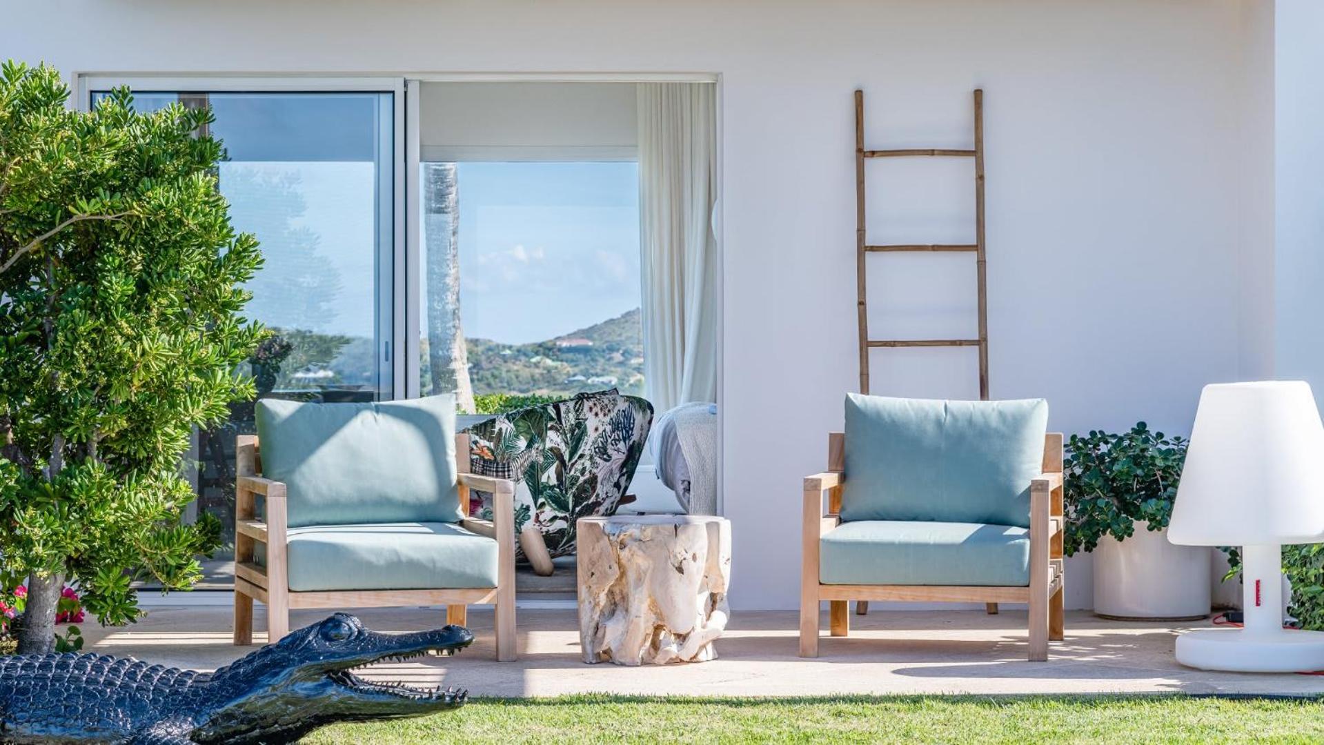 Bright Villa with Contemporary Style