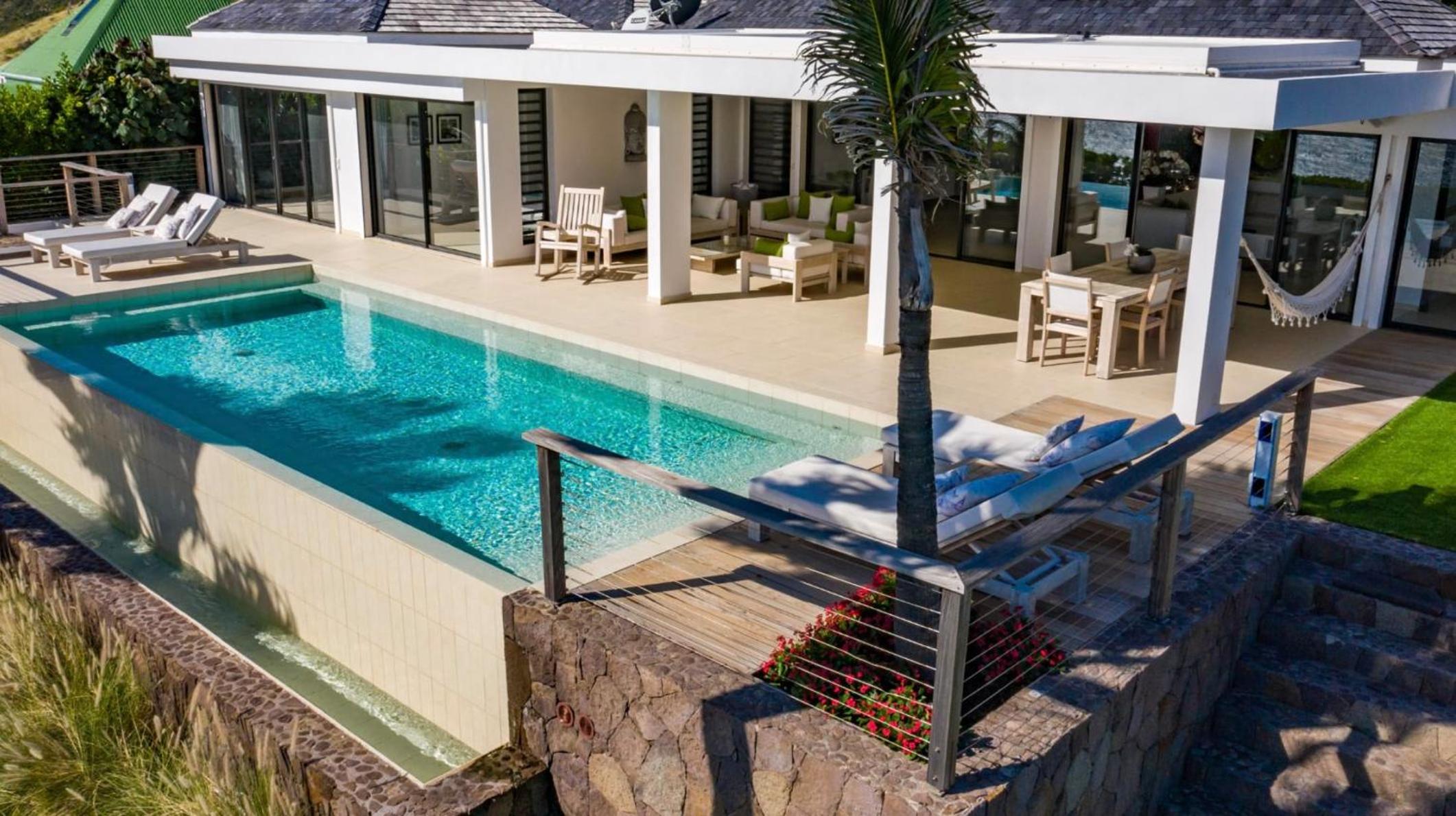 Open-Plan Villa with an Amazing View