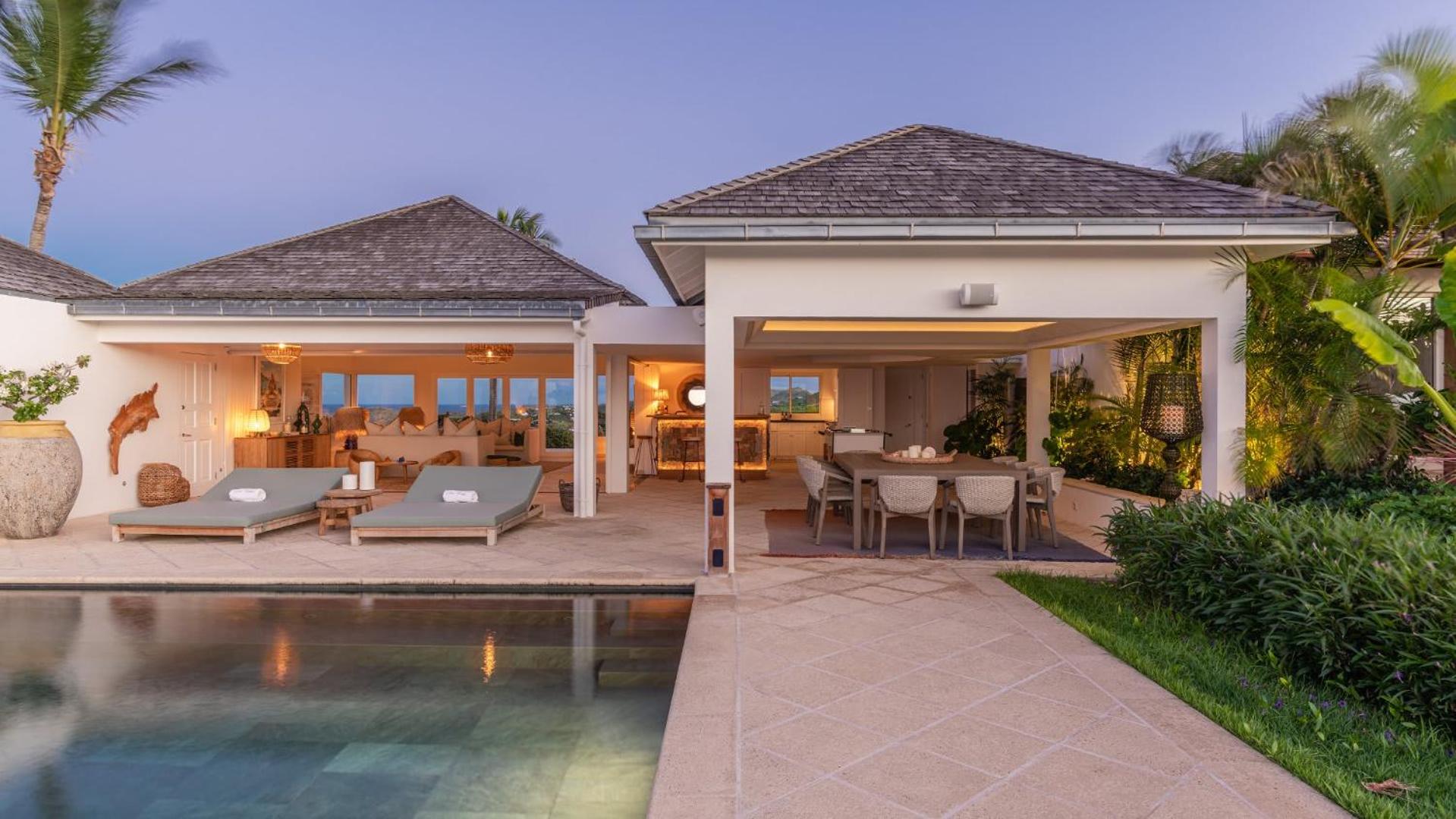 Bright Villa with Contemporary Style