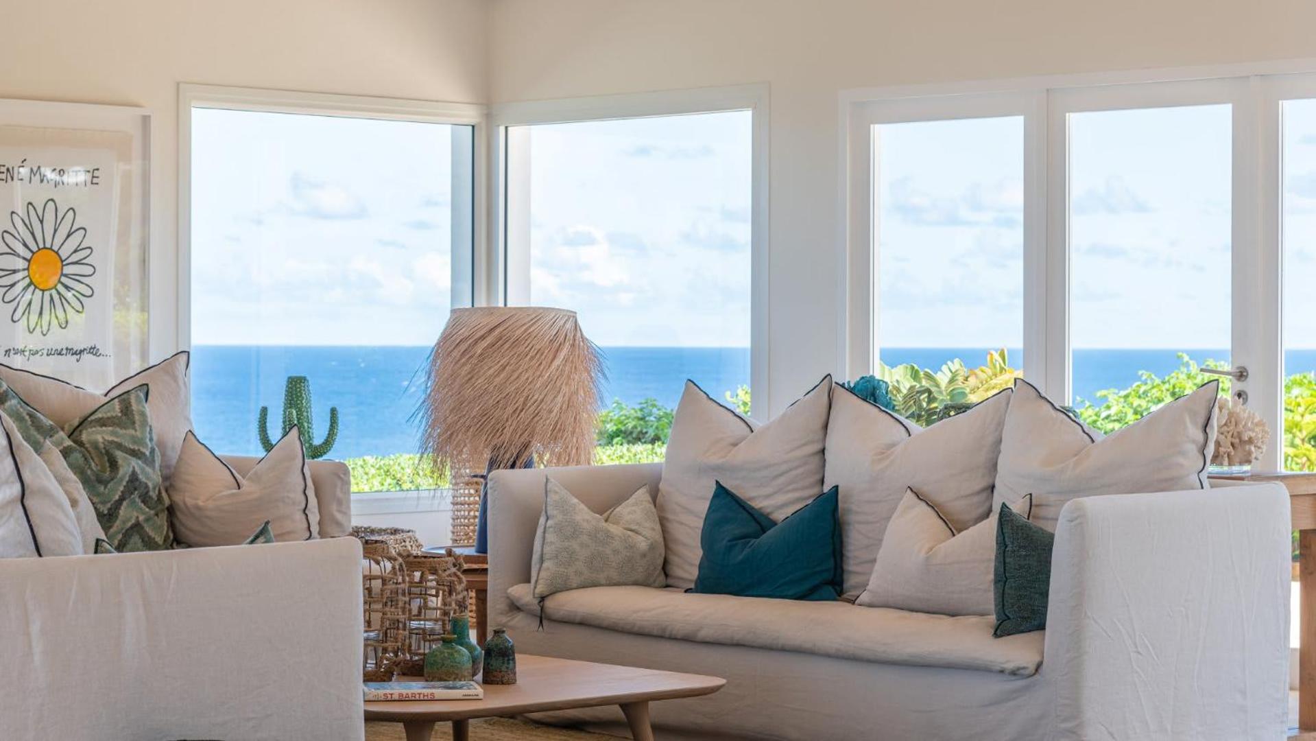 Bright Villa with Contemporary Style