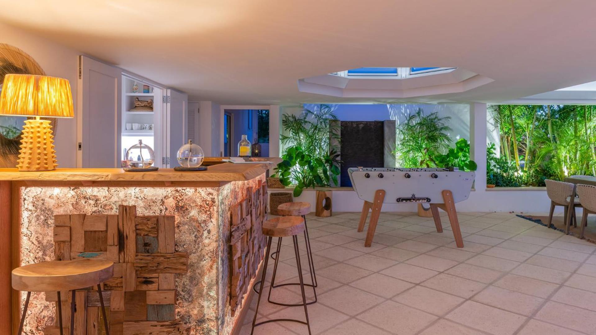 Bright Villa with Contemporary Style