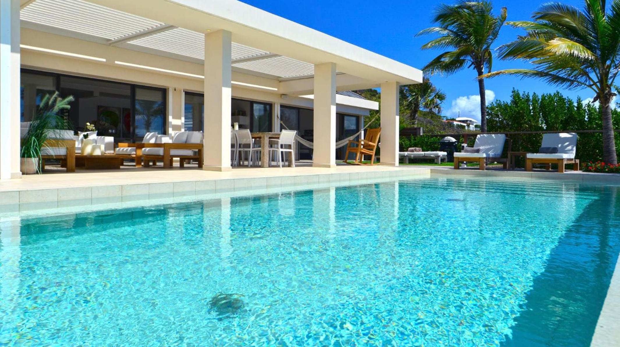 Open-Plan Villa with an Amazing View