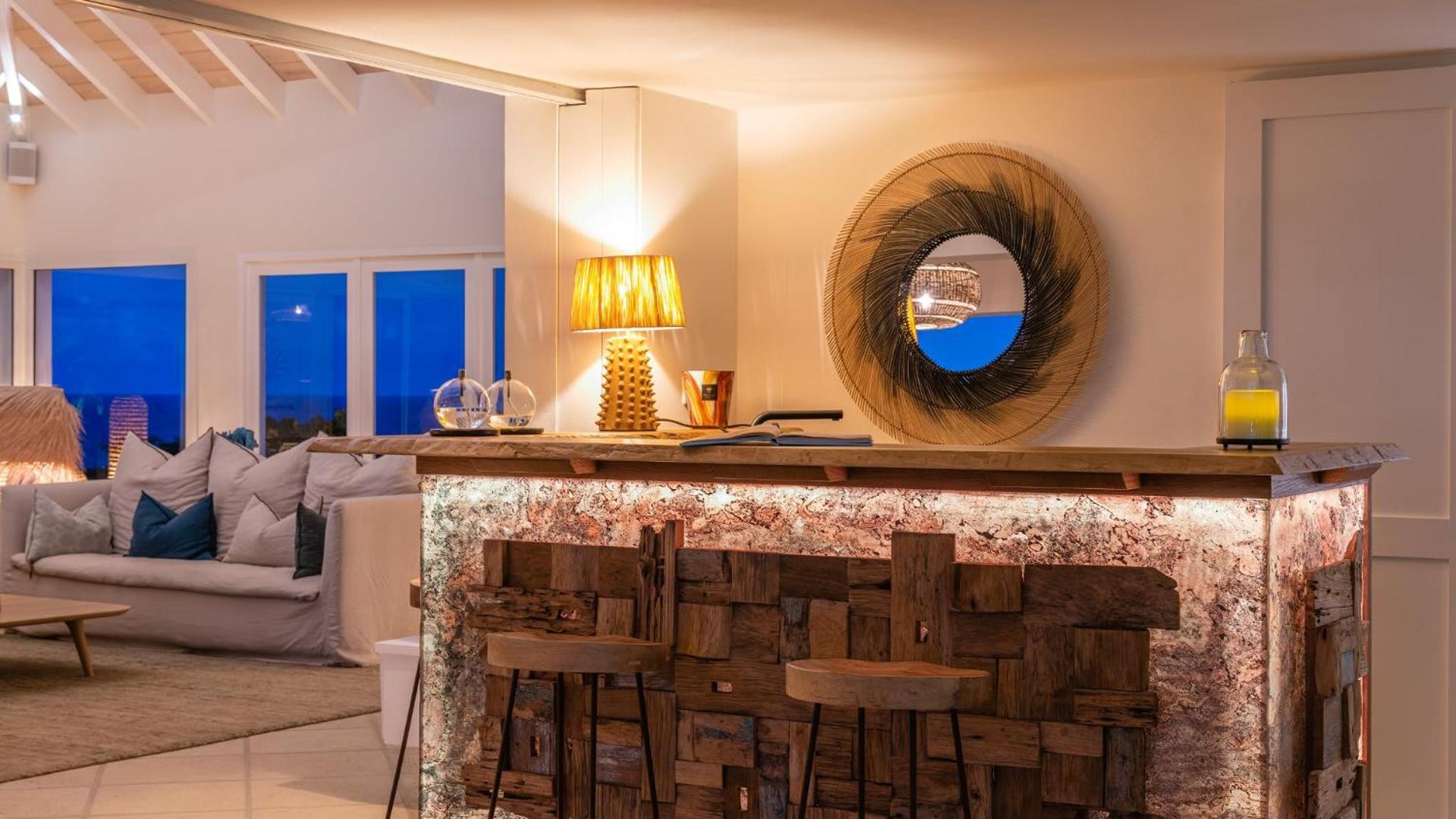 Bright Villa with Contemporary Style