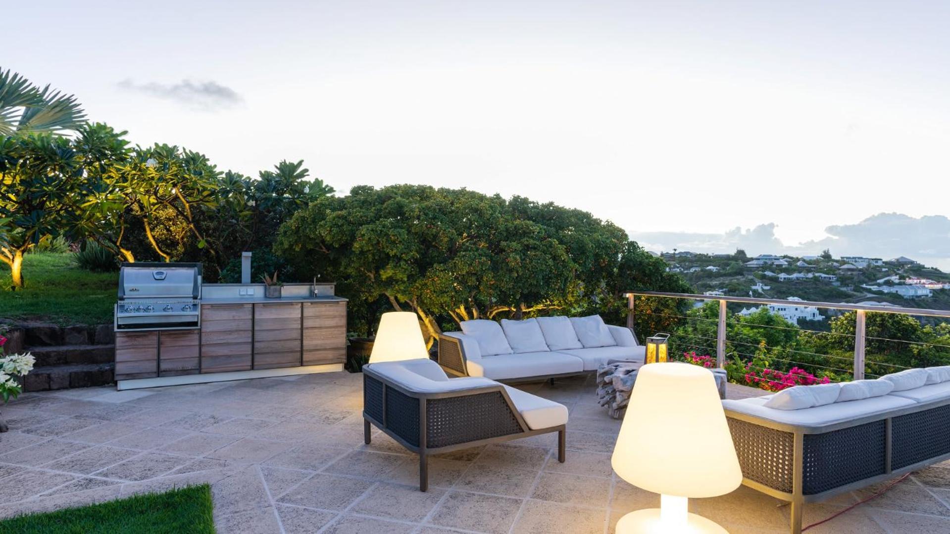 Bright Villa with Contemporary Style
