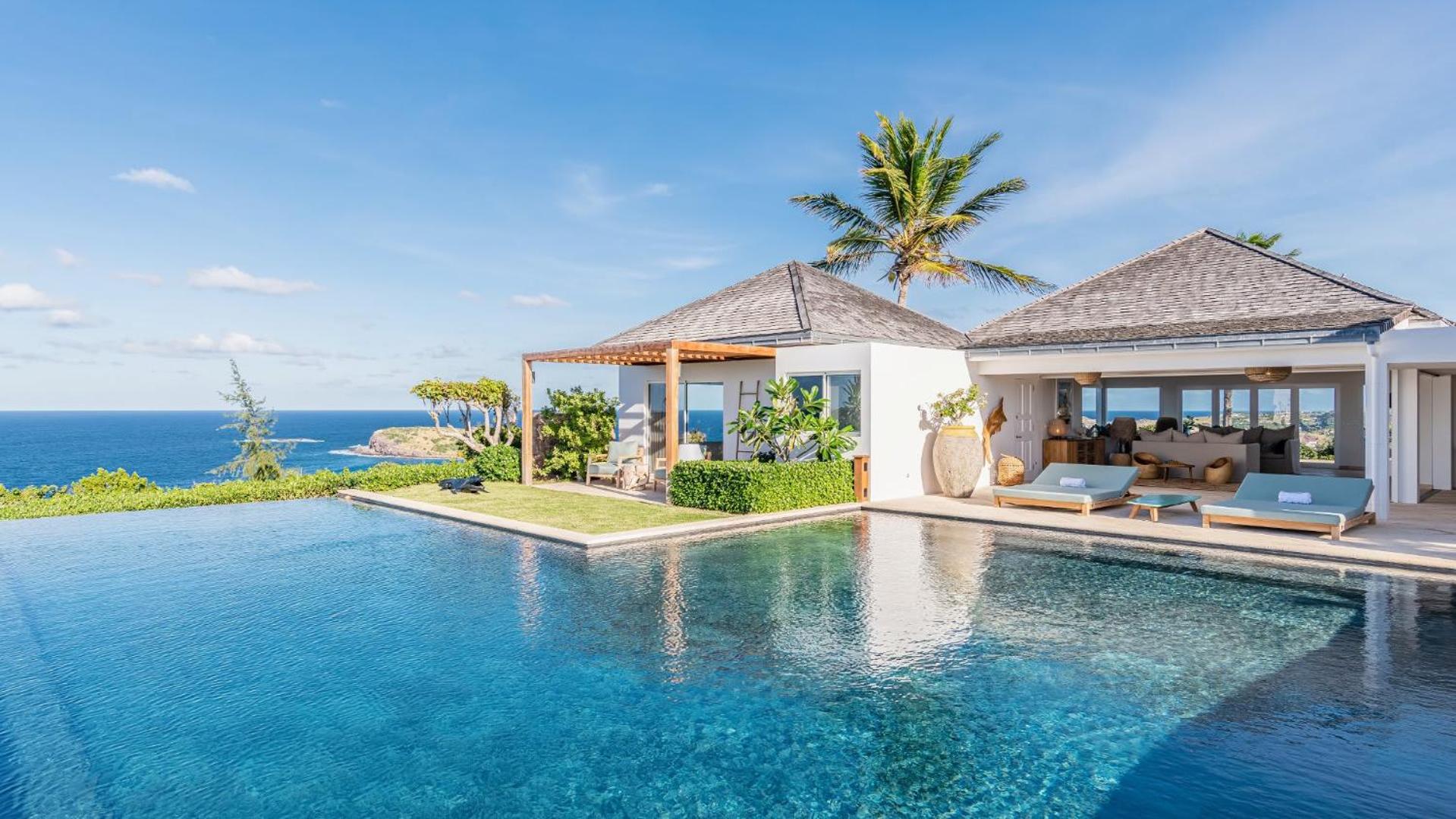 Bright Villa with Contemporary Style