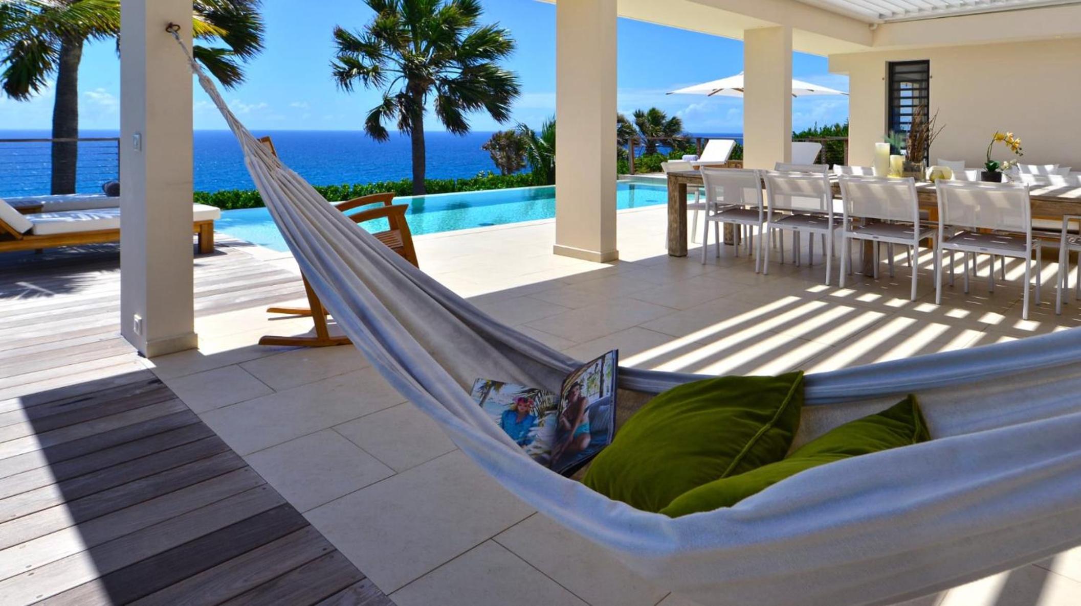 Open-Plan Villa with an Amazing View