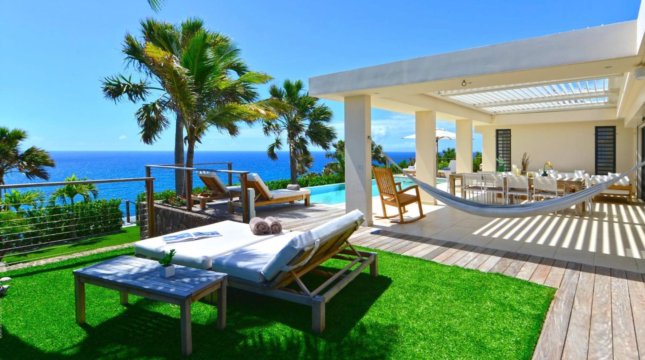 Open-Plan Villa with an Amazing View