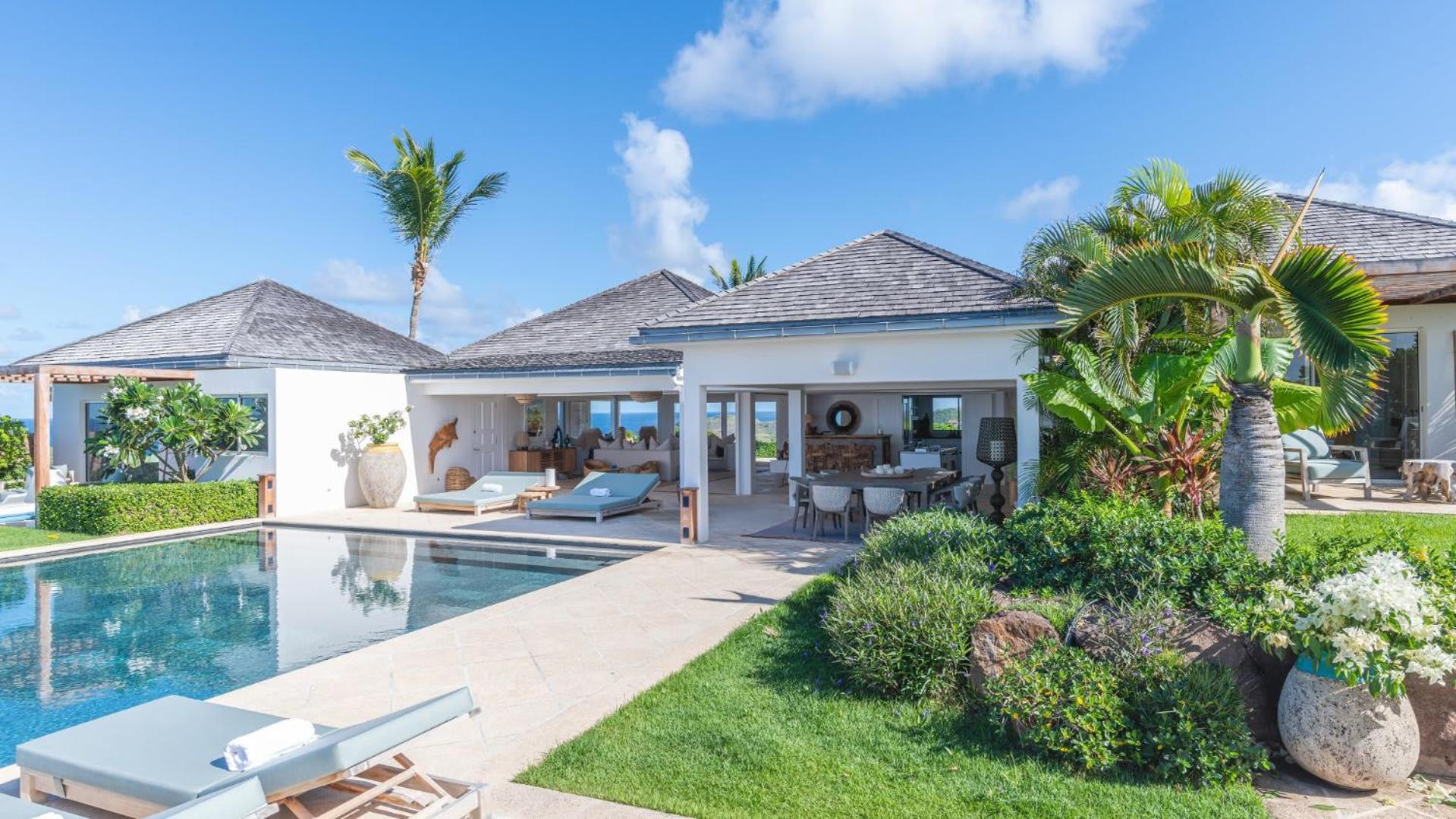 Bright Villa with Contemporary Style