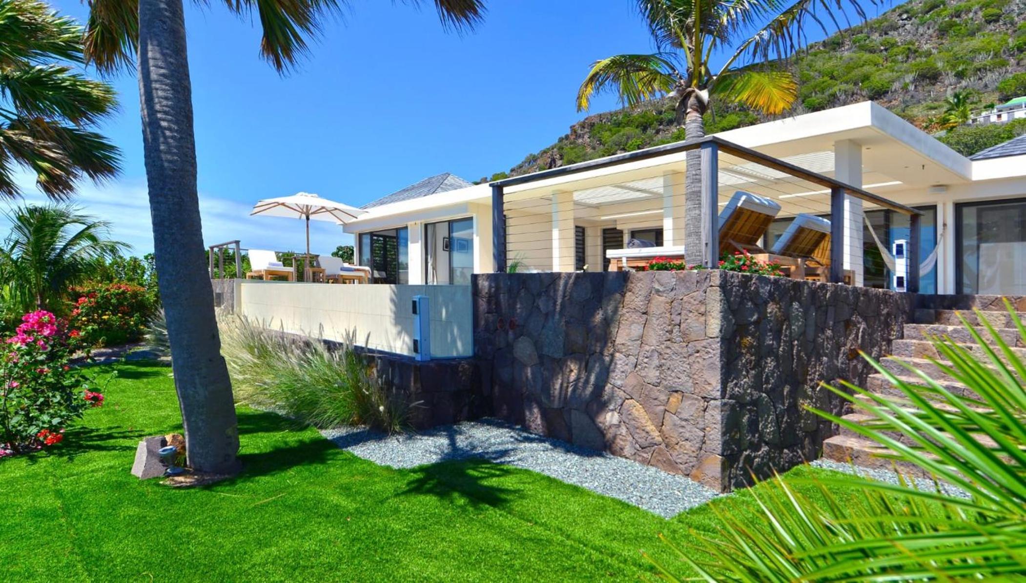 Open-Plan Villa with an Amazing View
