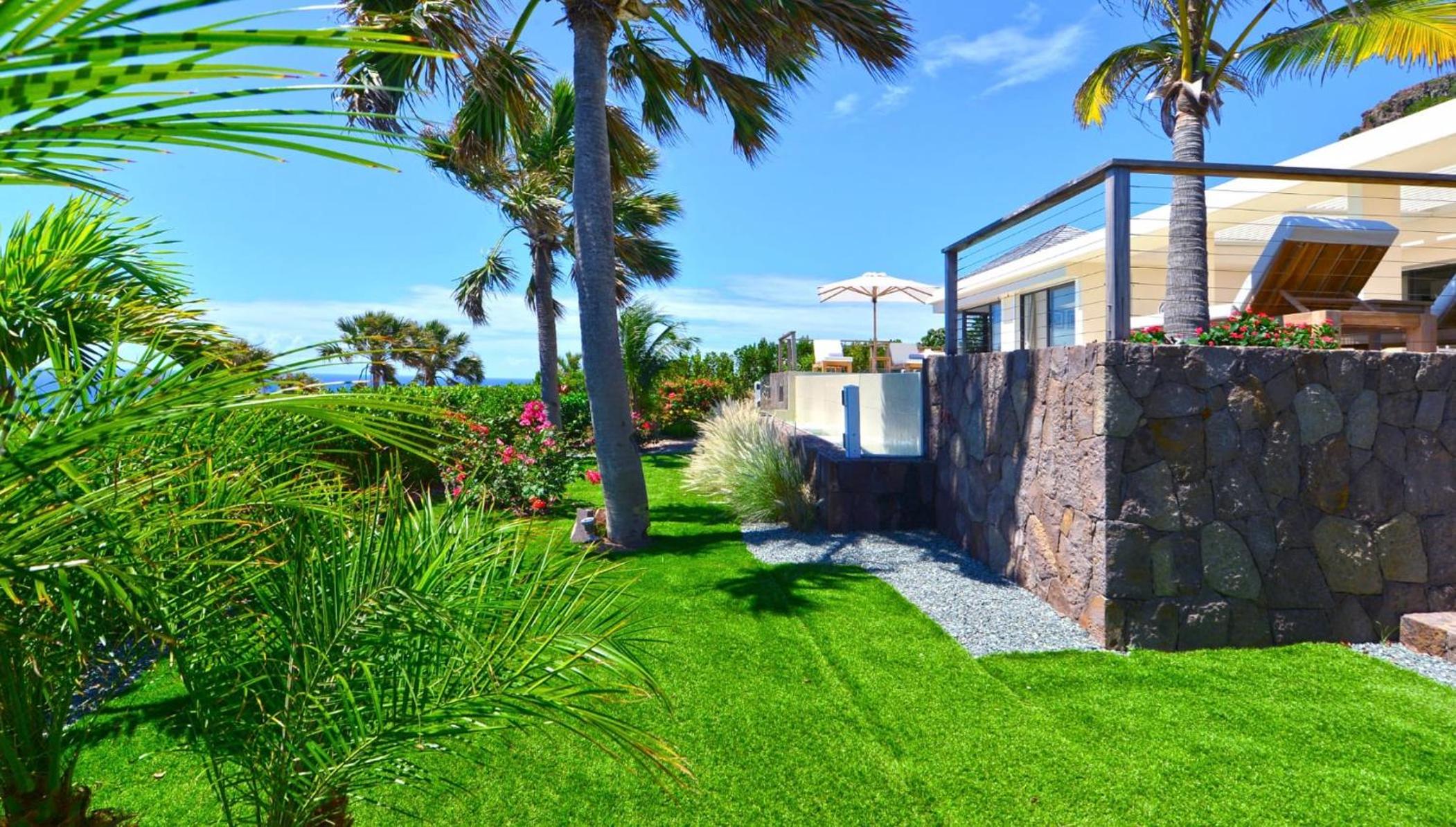 Open-Plan Villa with an Amazing View