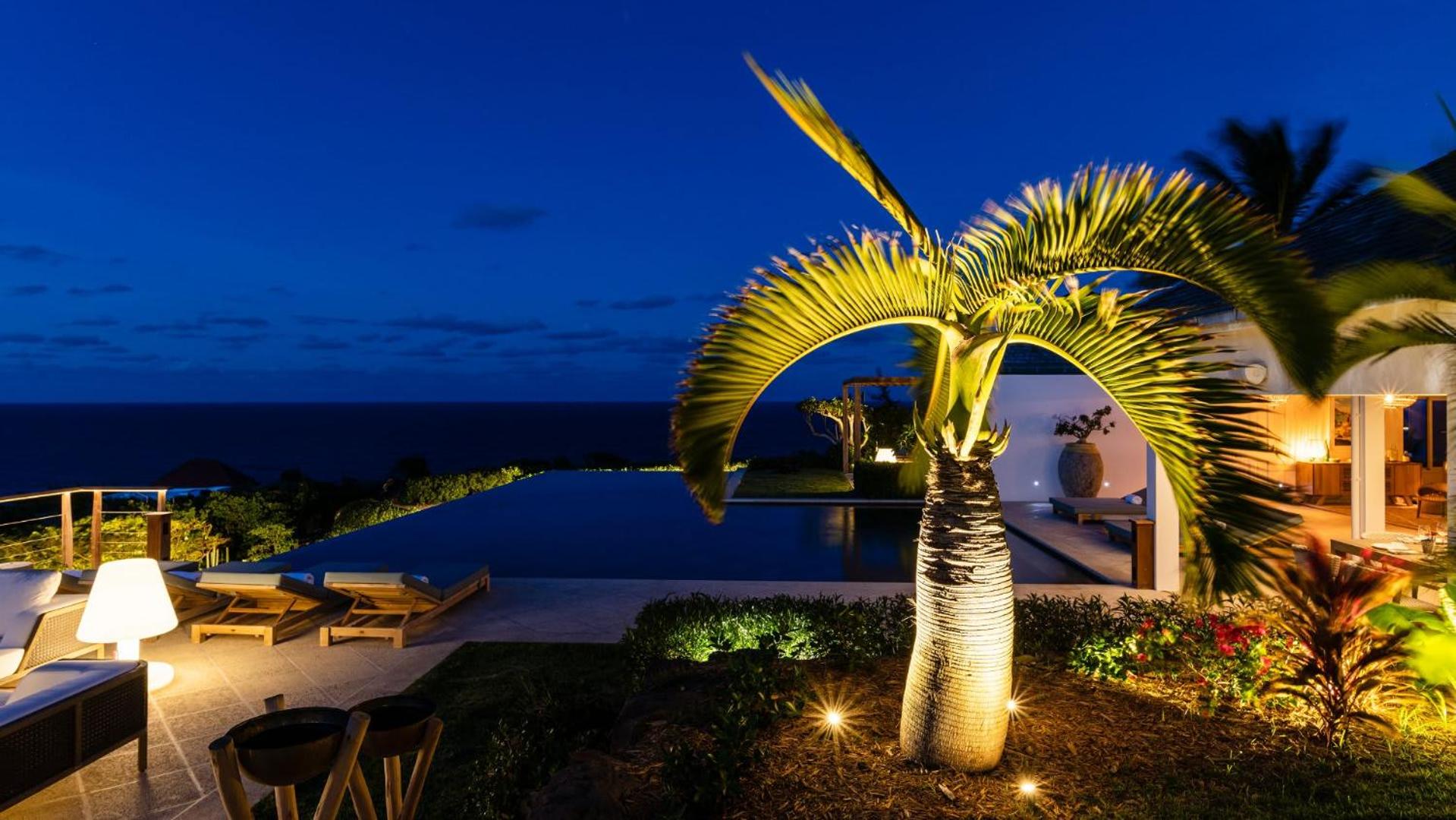 Bright Villa with Contemporary Style