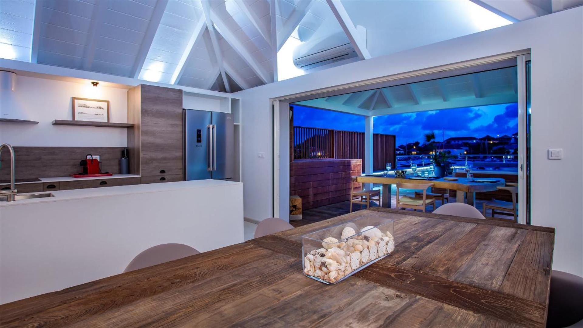 Beautiful Apartment Facing the Harbor