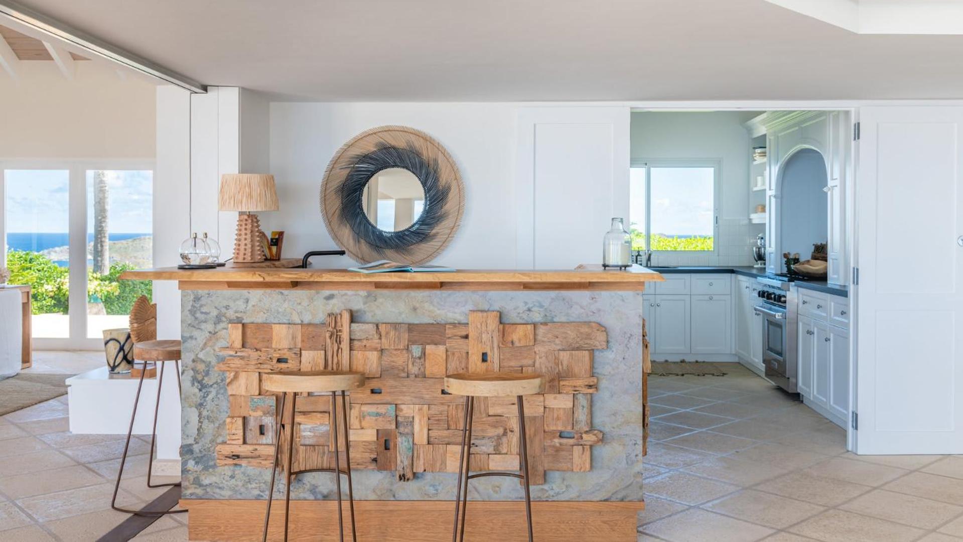 Bright Villa with Contemporary Style