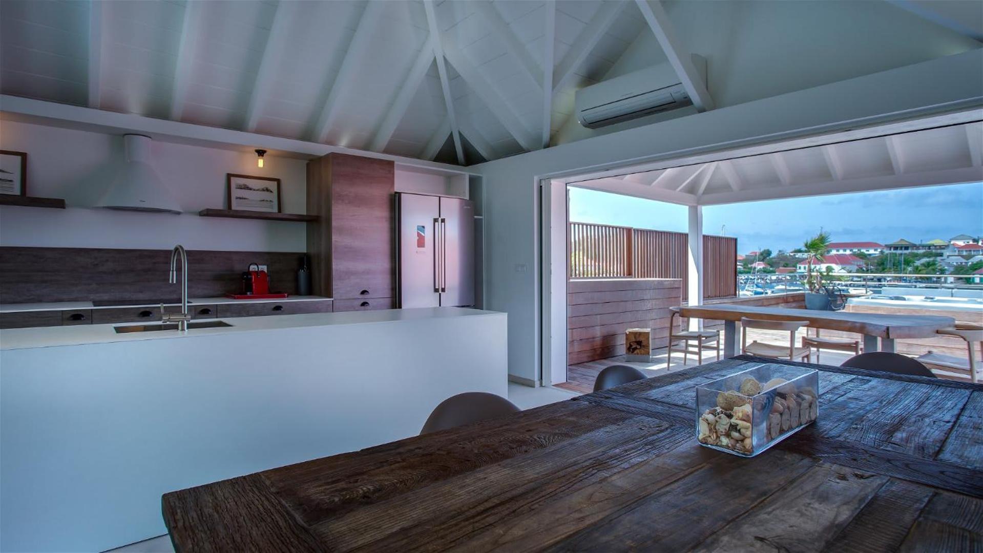 Beautiful Apartment Facing the Harbor