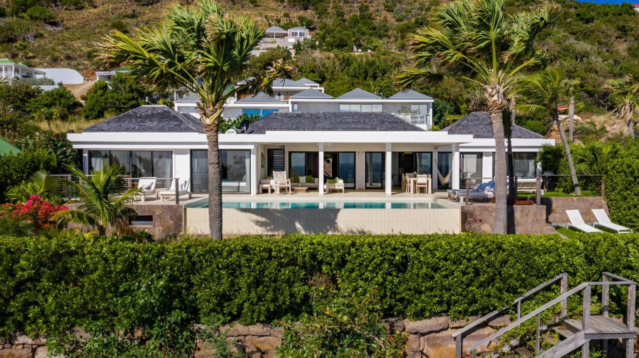 Open-Plan Villa with an Amazing View