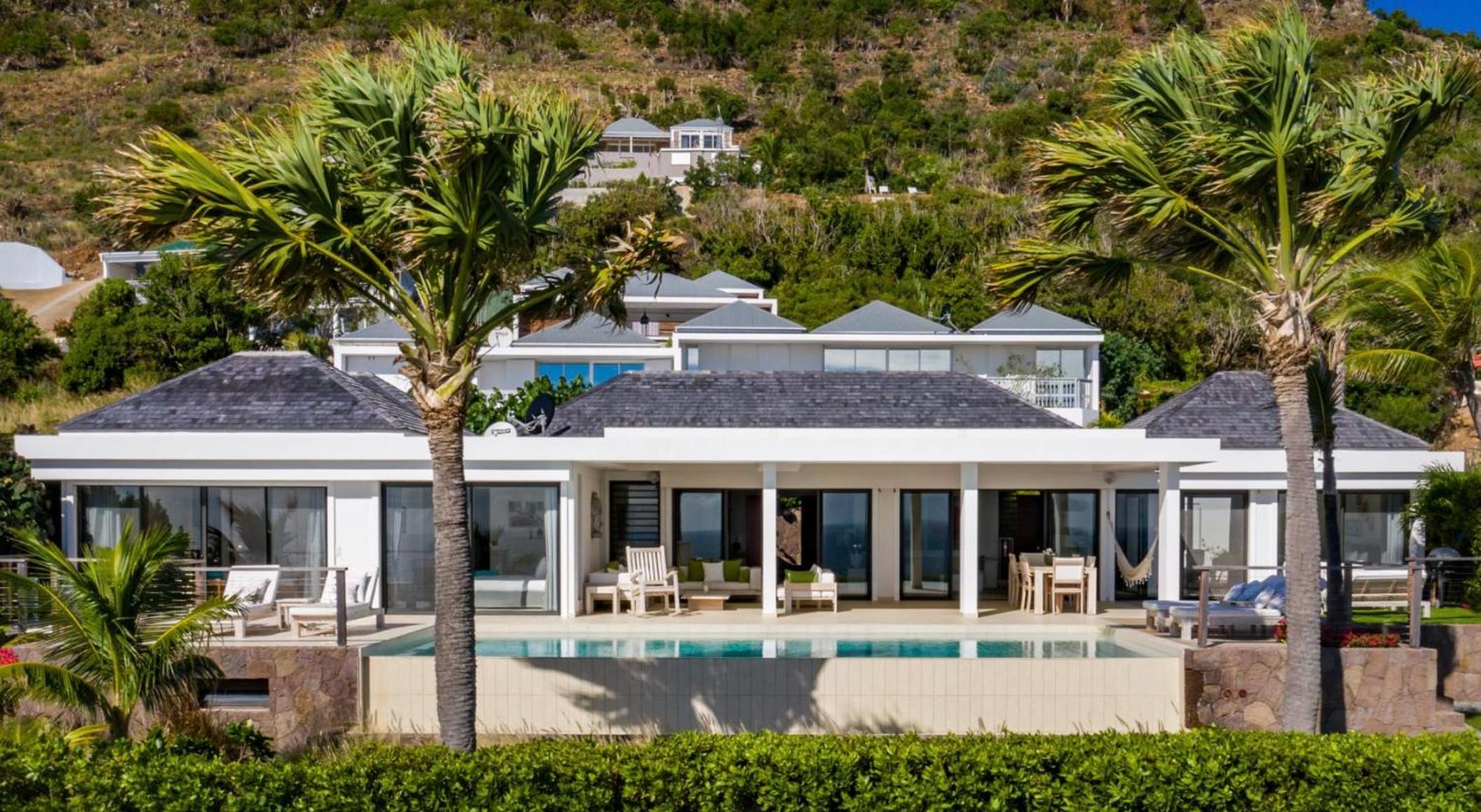Open-Plan Villa with an Amazing View