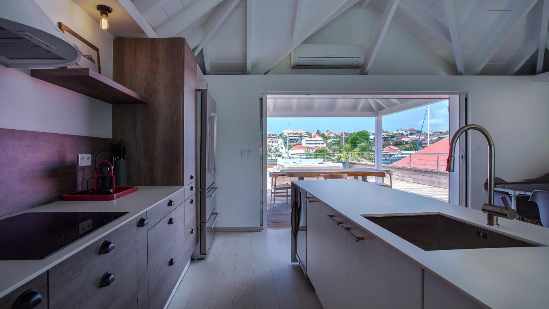 Beautiful Apartment Facing the Harbor