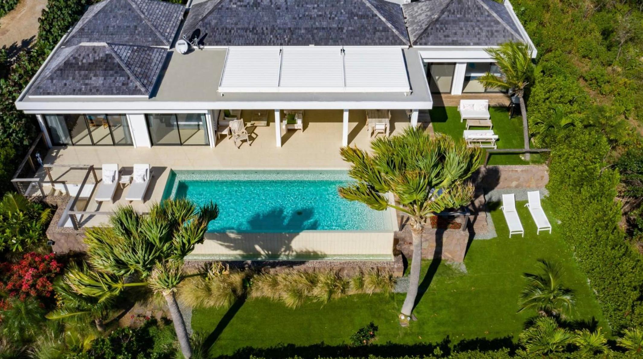 Open-Plan Villa with an Amazing View