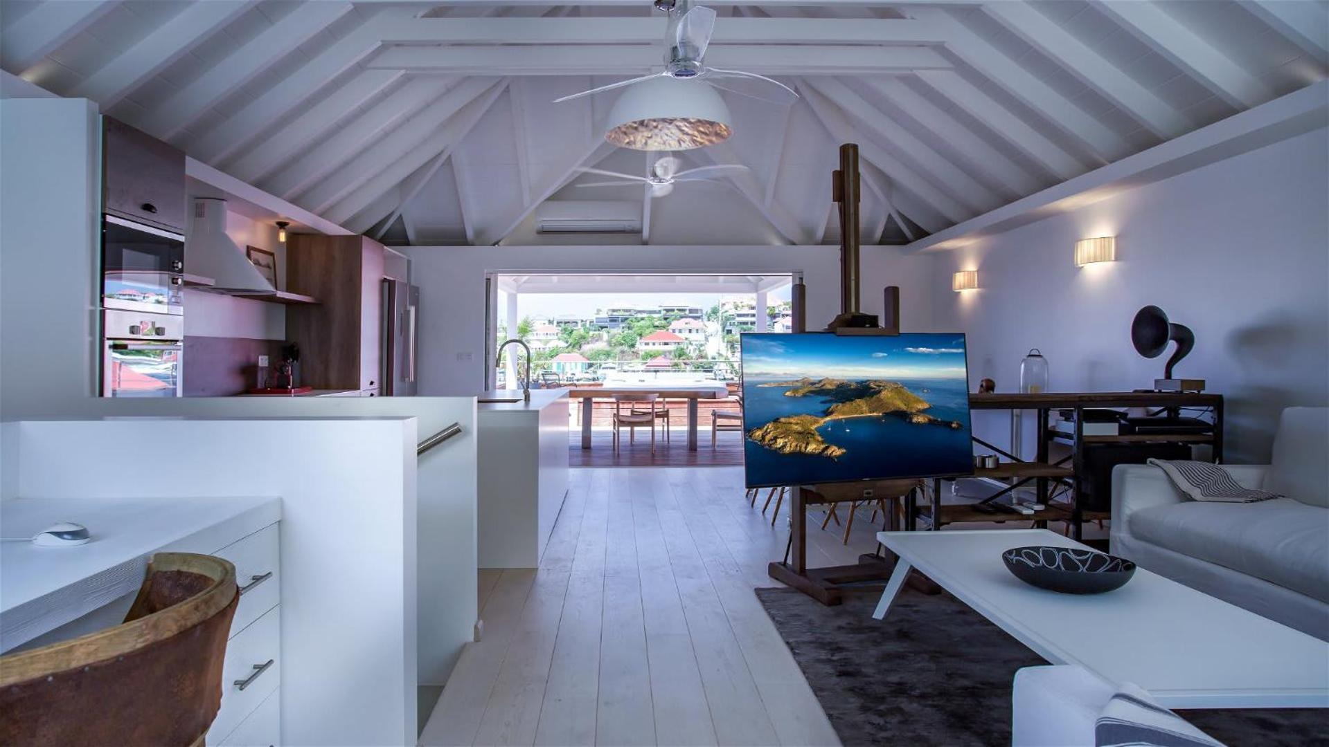 Beautiful Apartment Facing the Harbor