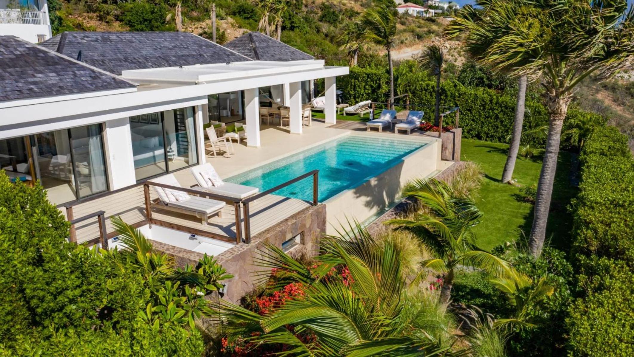 Open-Plan Villa with an Amazing View