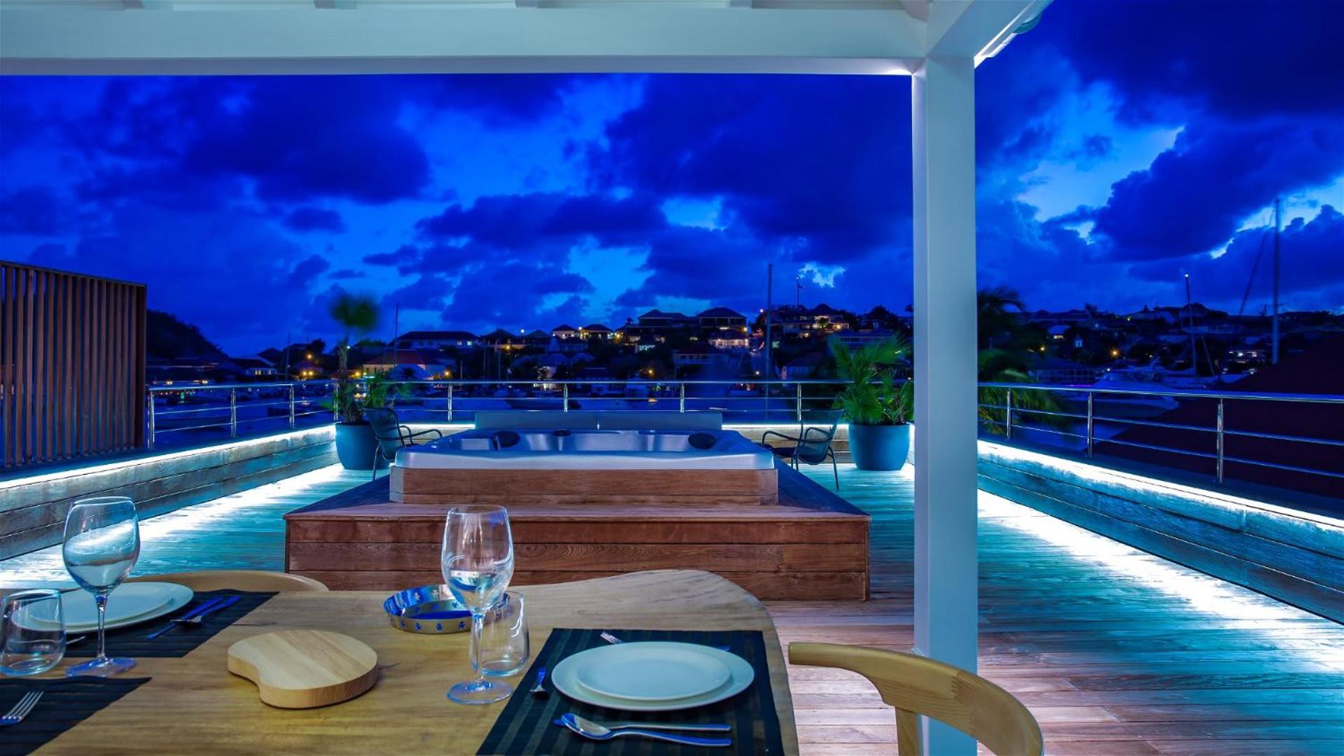 Beautiful Apartment Facing the Harbor
