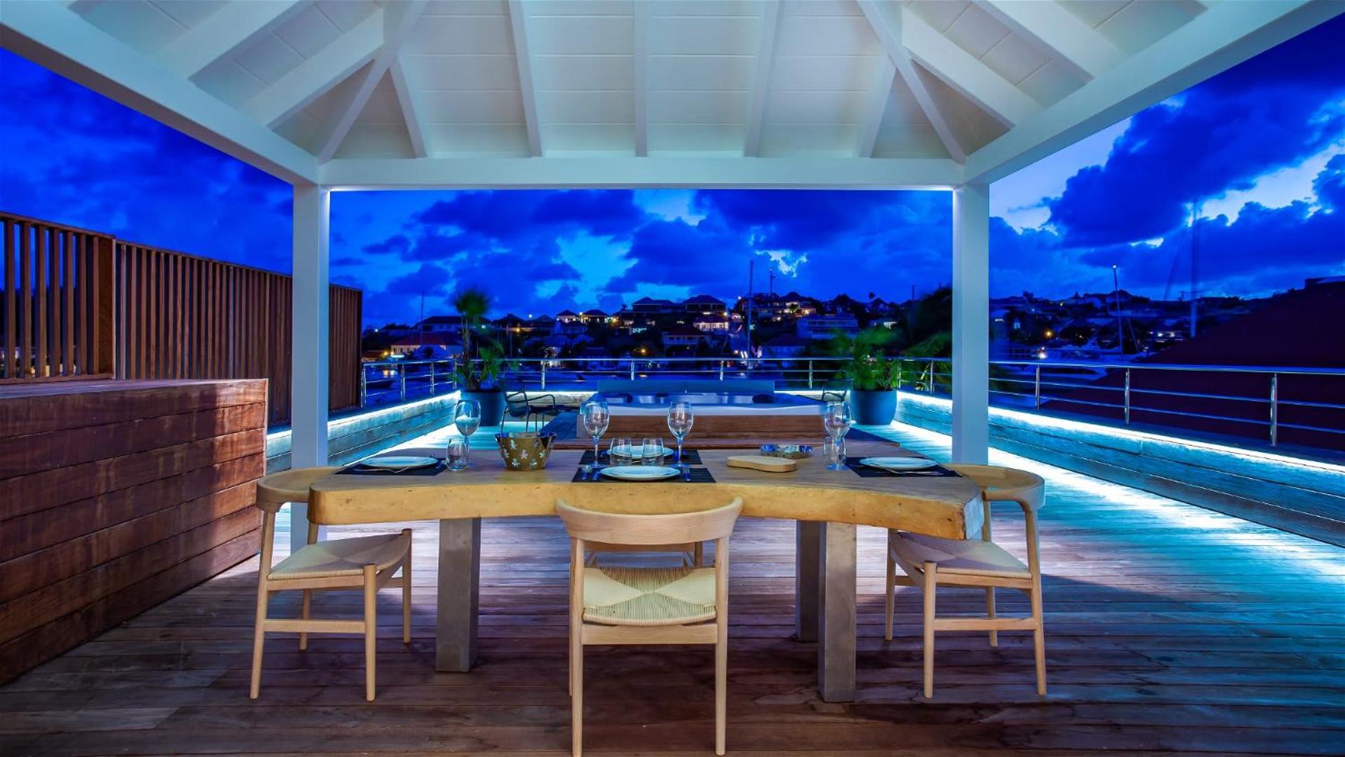 Beautiful Apartment Facing the Harbor