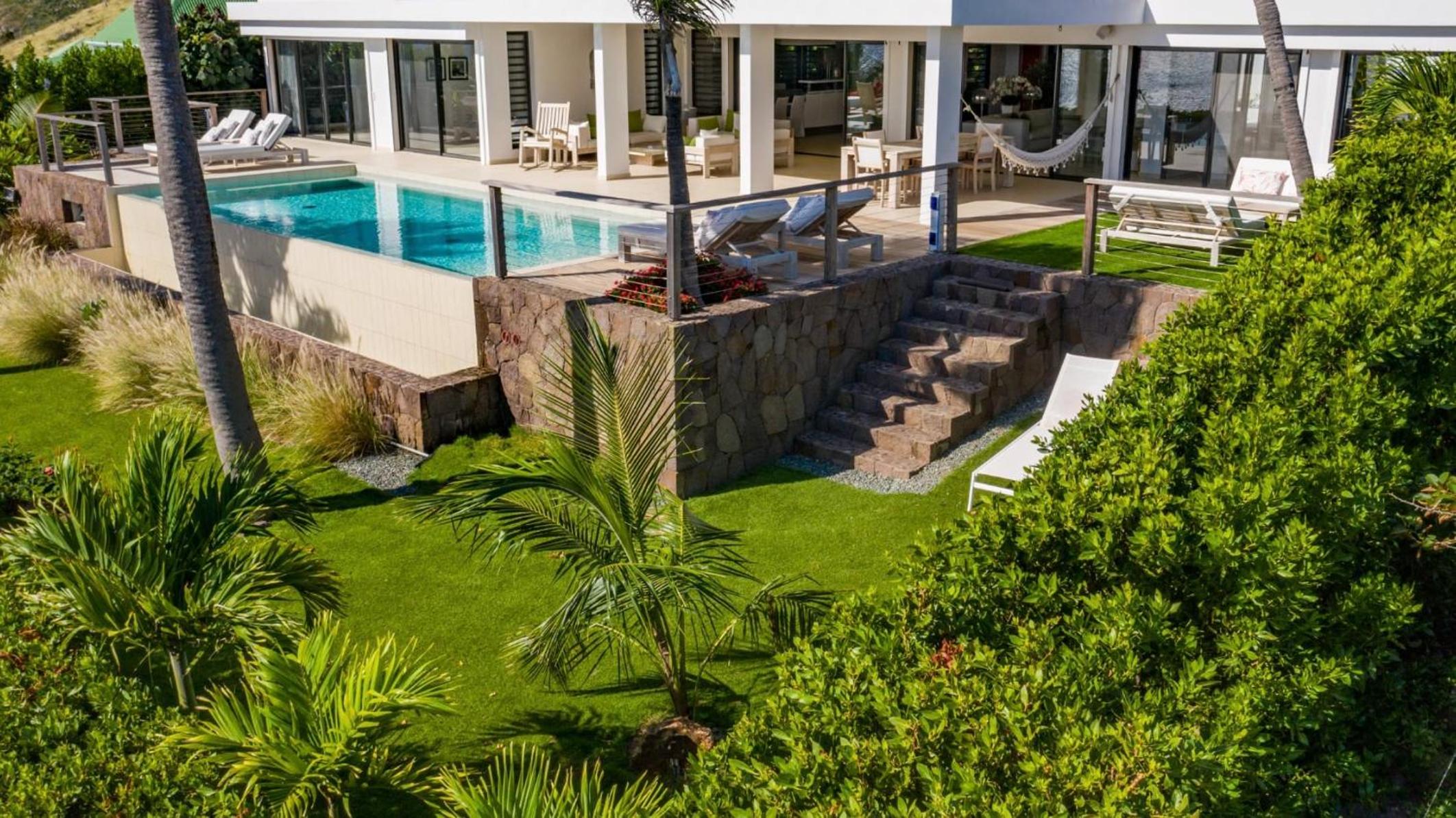 Open-Plan Villa with an Amazing View