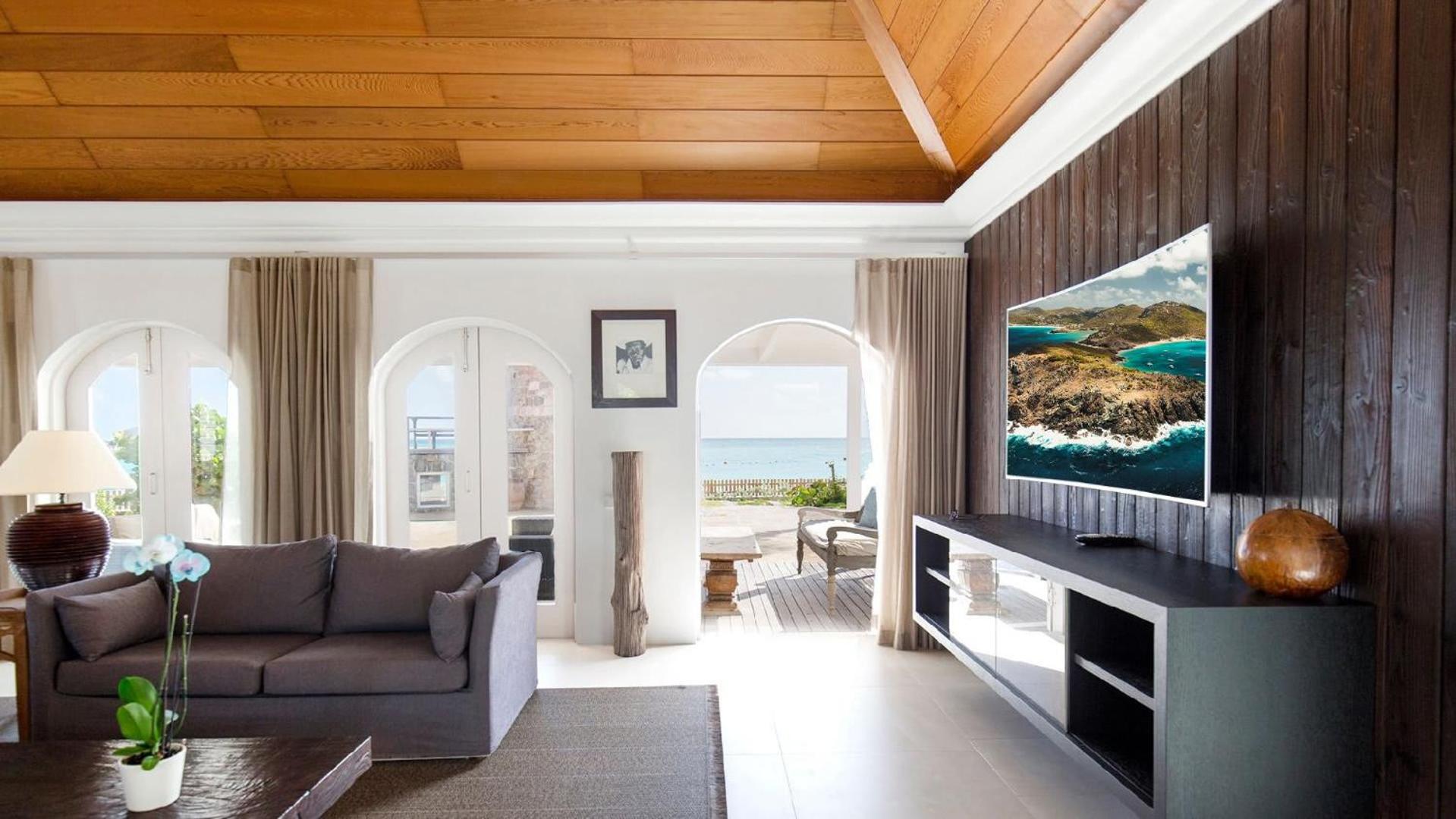 Magnificent Villa Located on the Famous Beach