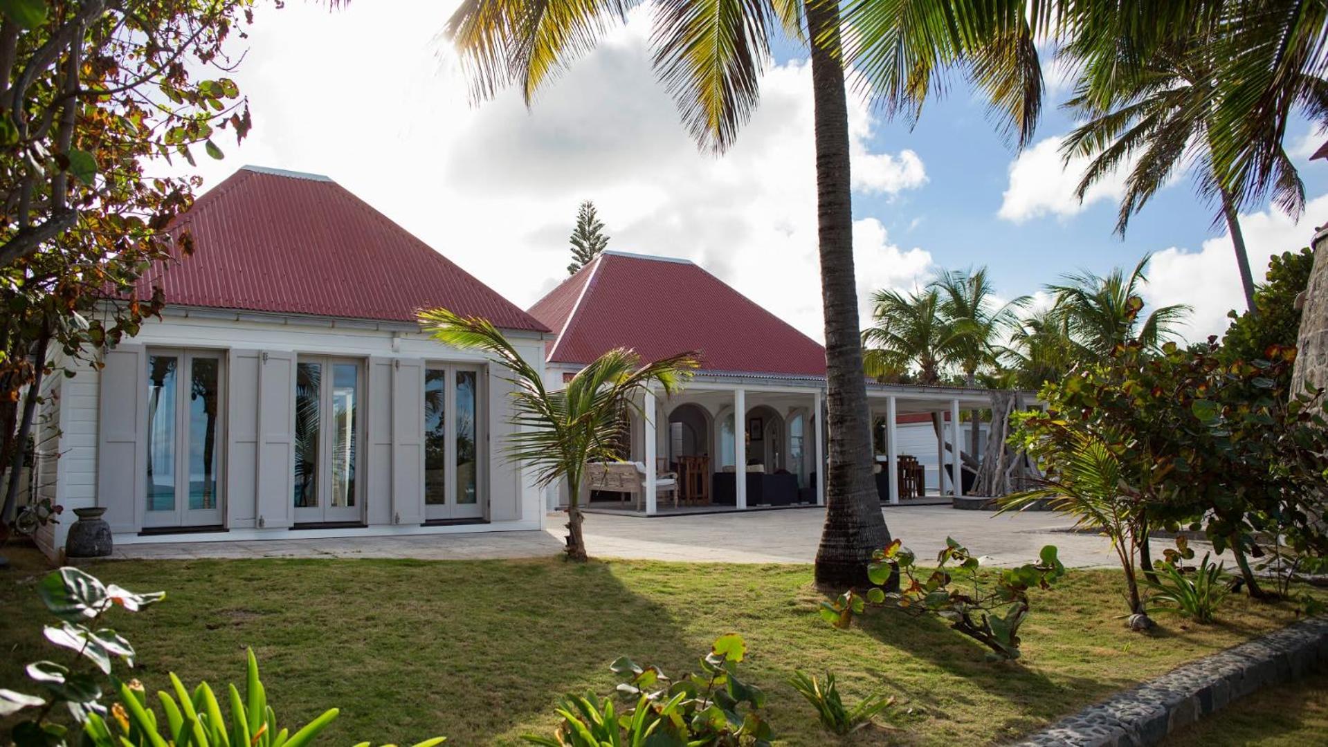 Magnificent Villa Located on the Famous Beach