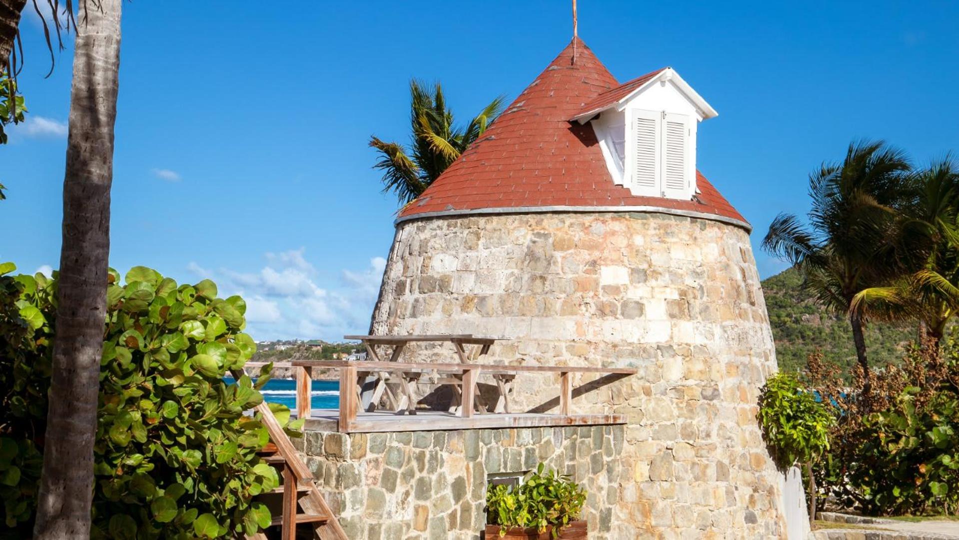 Magnificent Villa Located on the Famous Beach