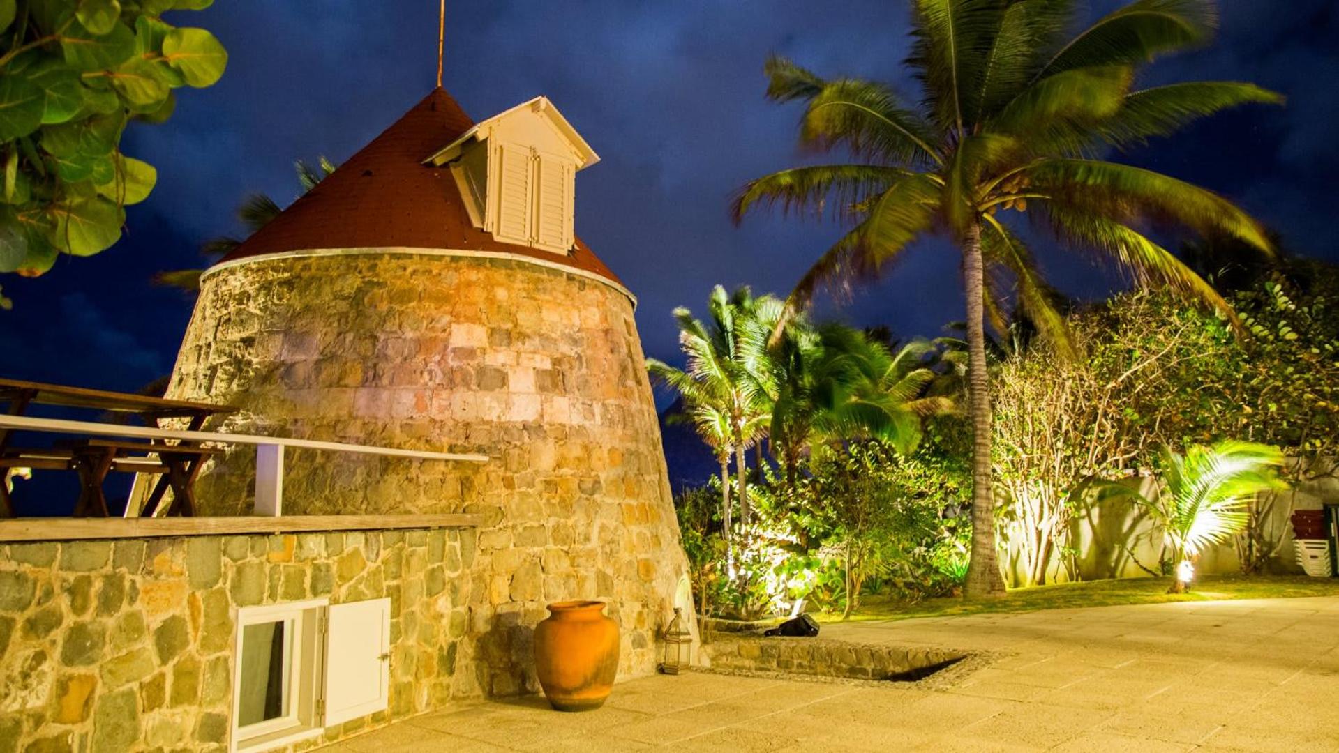 Magnificent Villa Located on the Famous Beach
