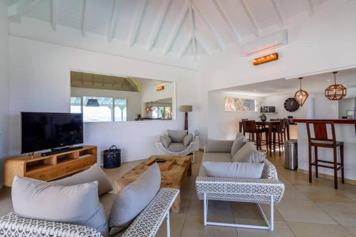 Hillside Villa with Spectacular Sea Views