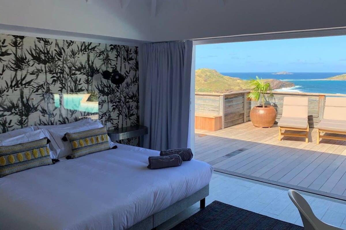 Hillside Villa with Spectacular Sea Views