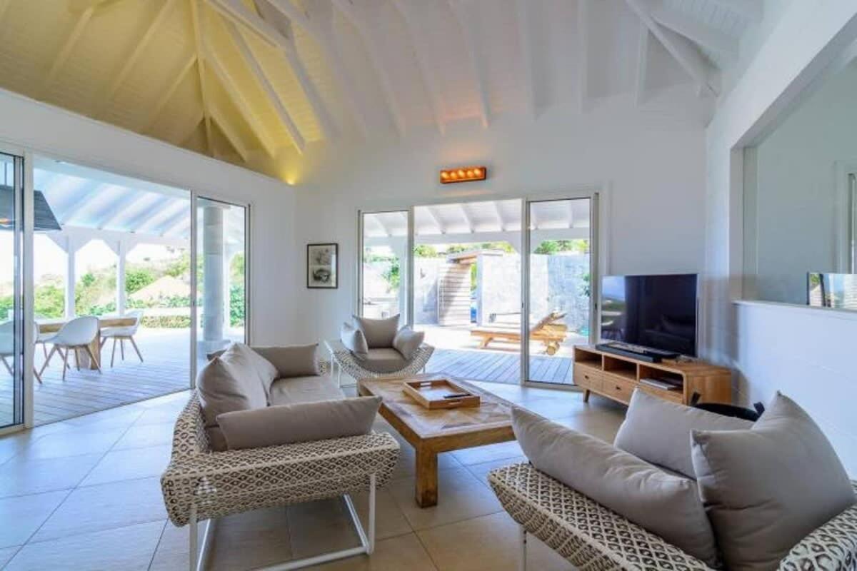 Hillside Villa with Spectacular Sea Views