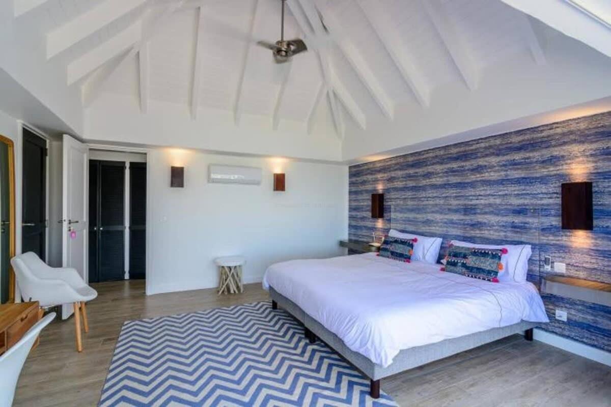 Hillside Villa with Spectacular Sea Views