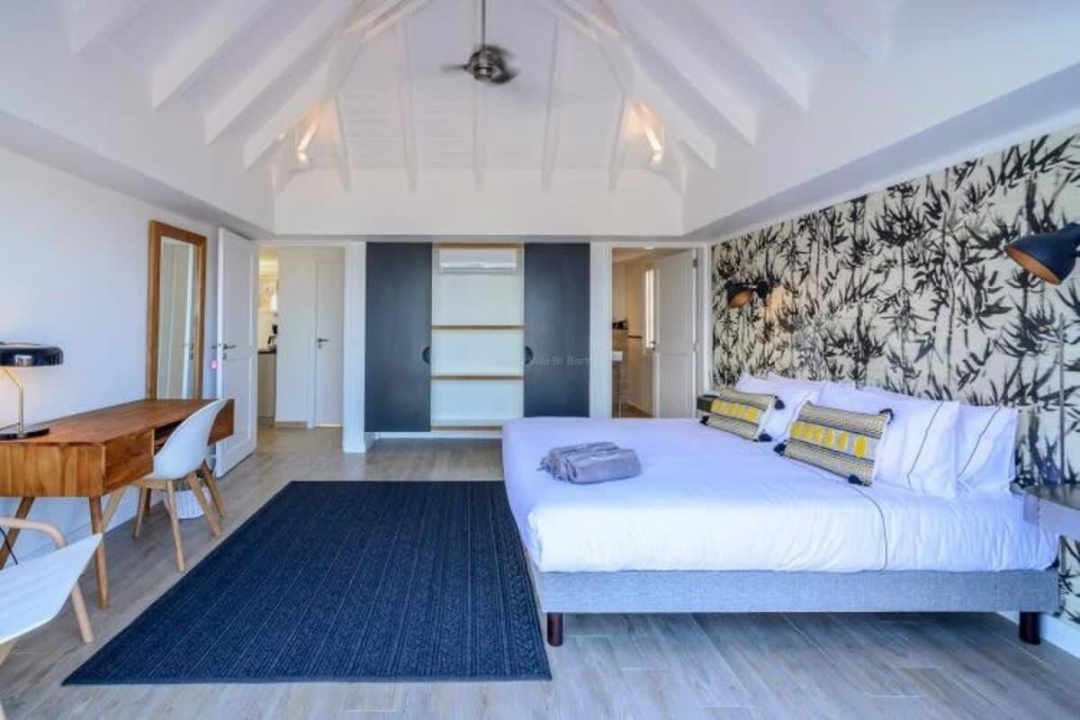Hillside Villa with Spectacular Sea Views