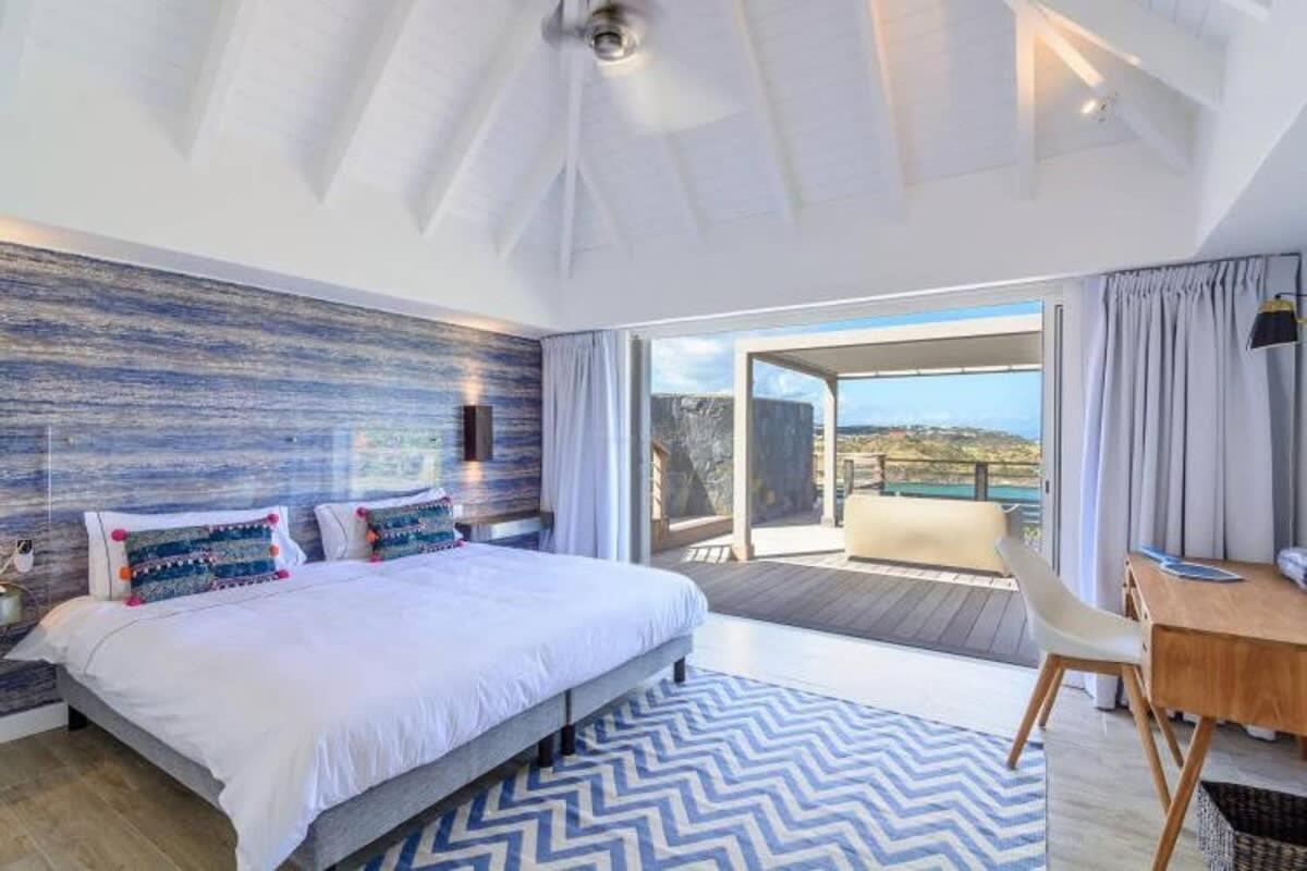 Hillside Villa with Spectacular Sea Views