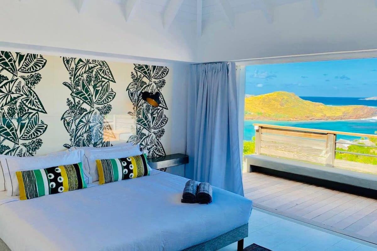 Hillside Villa with Spectacular Sea Views