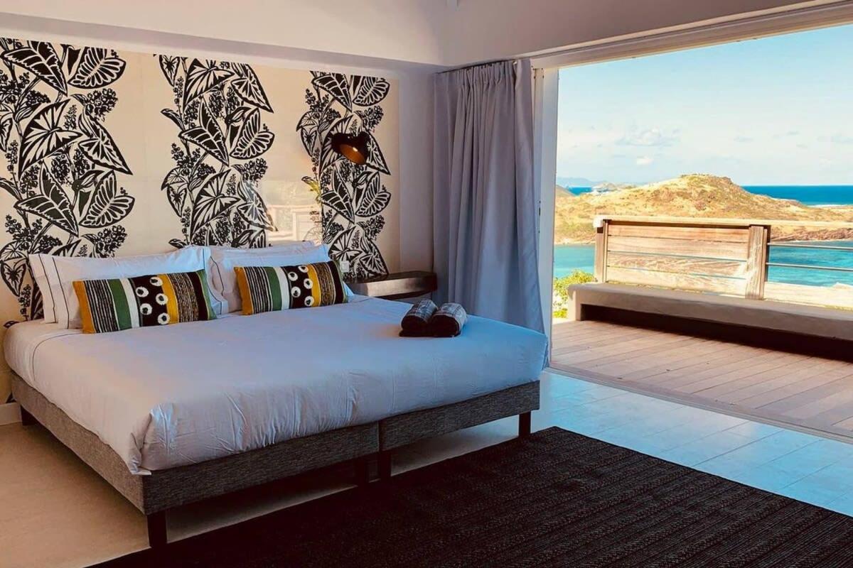 Hillside Villa with Spectacular Sea Views