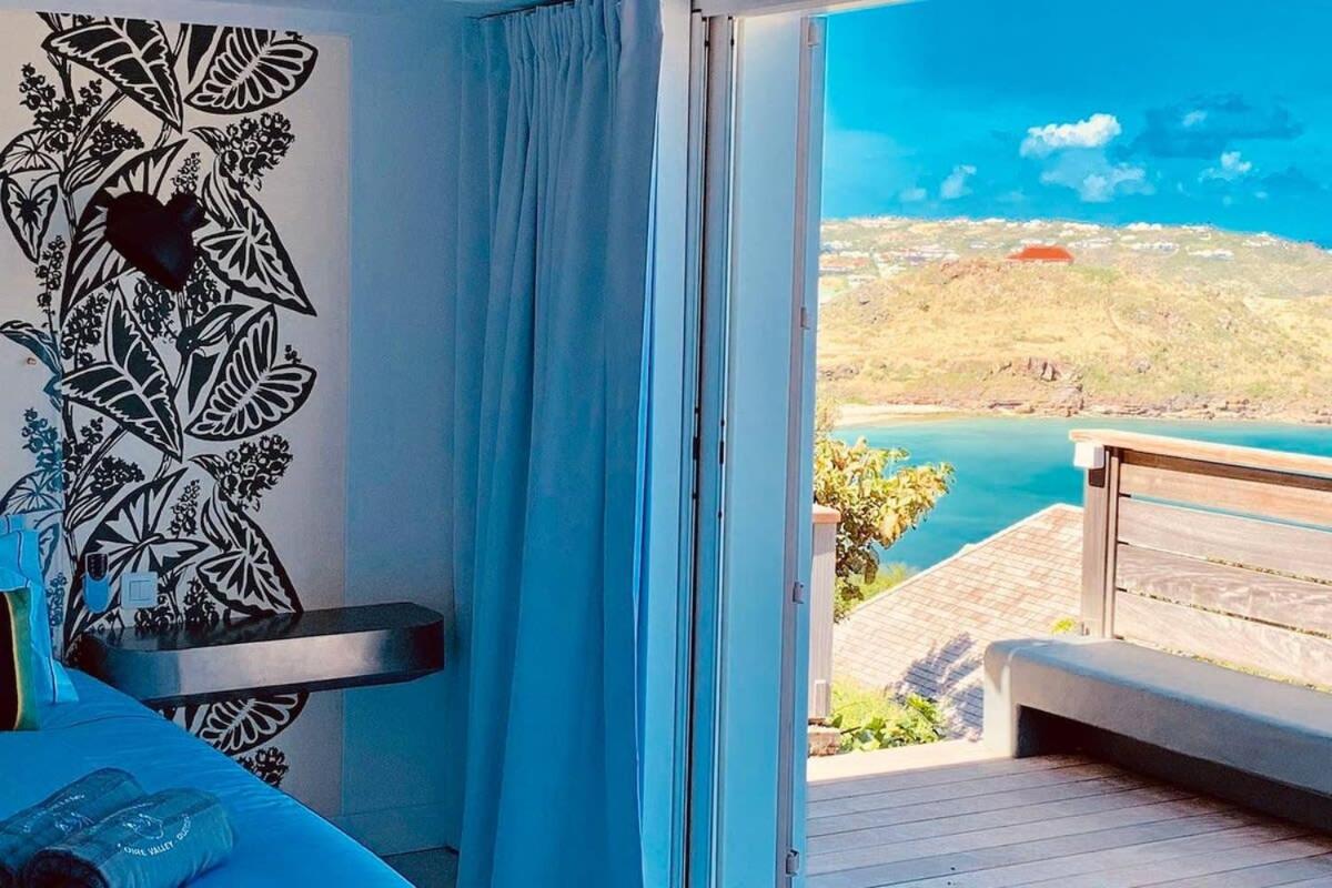 Hillside Villa with Spectacular Sea Views