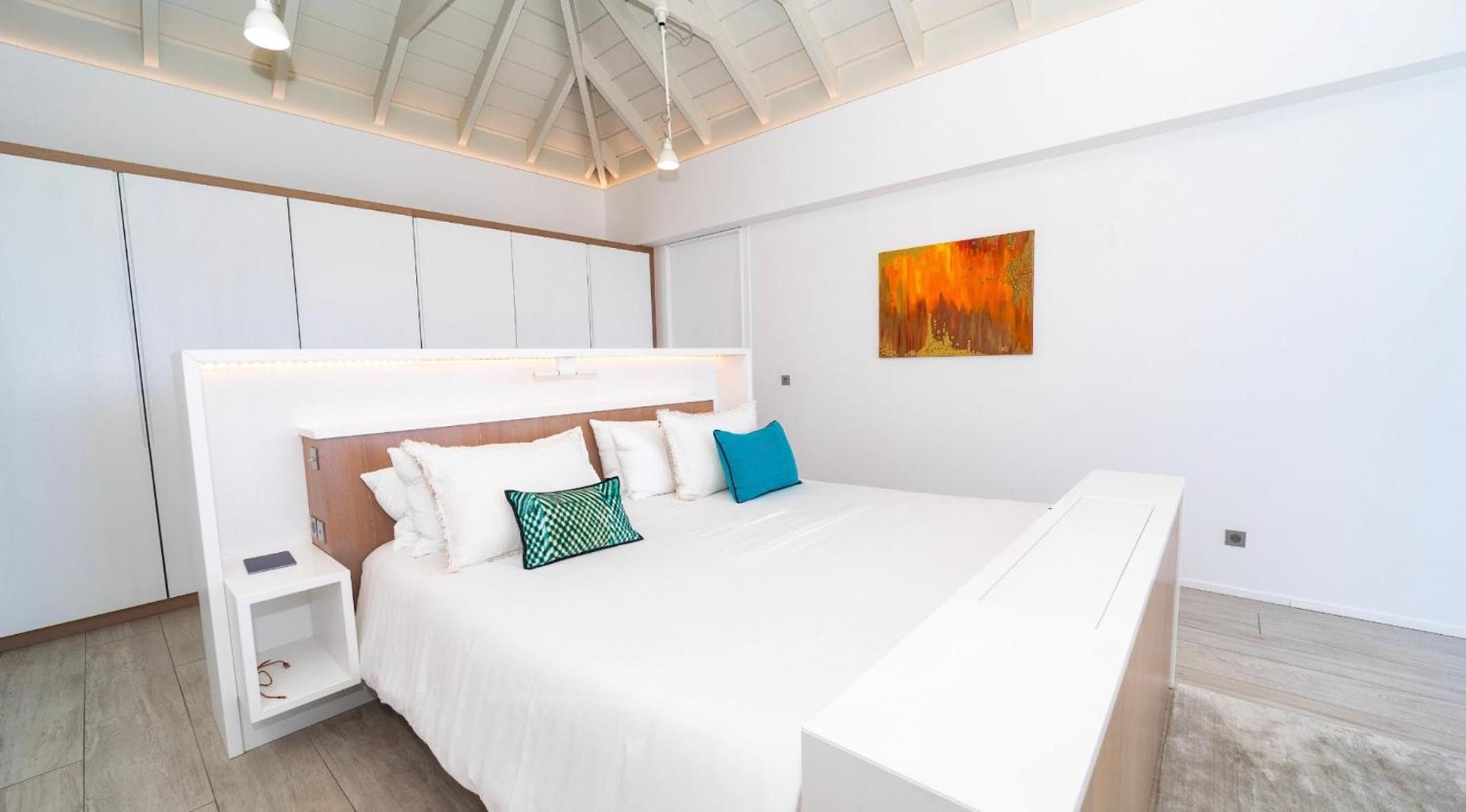 Ideal Villa with Architectural Gem