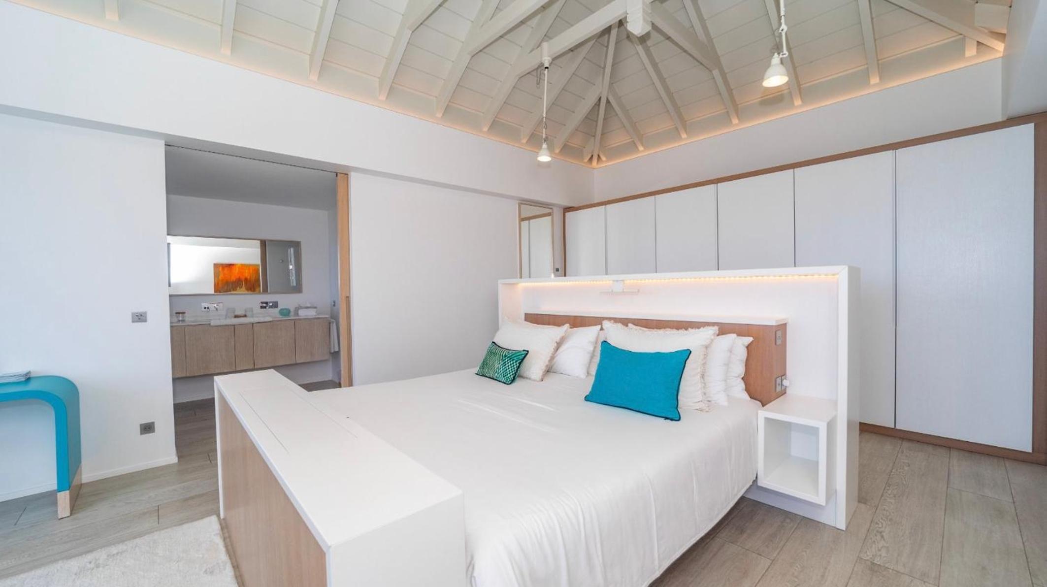 Ideal Villa with Architectural Gem