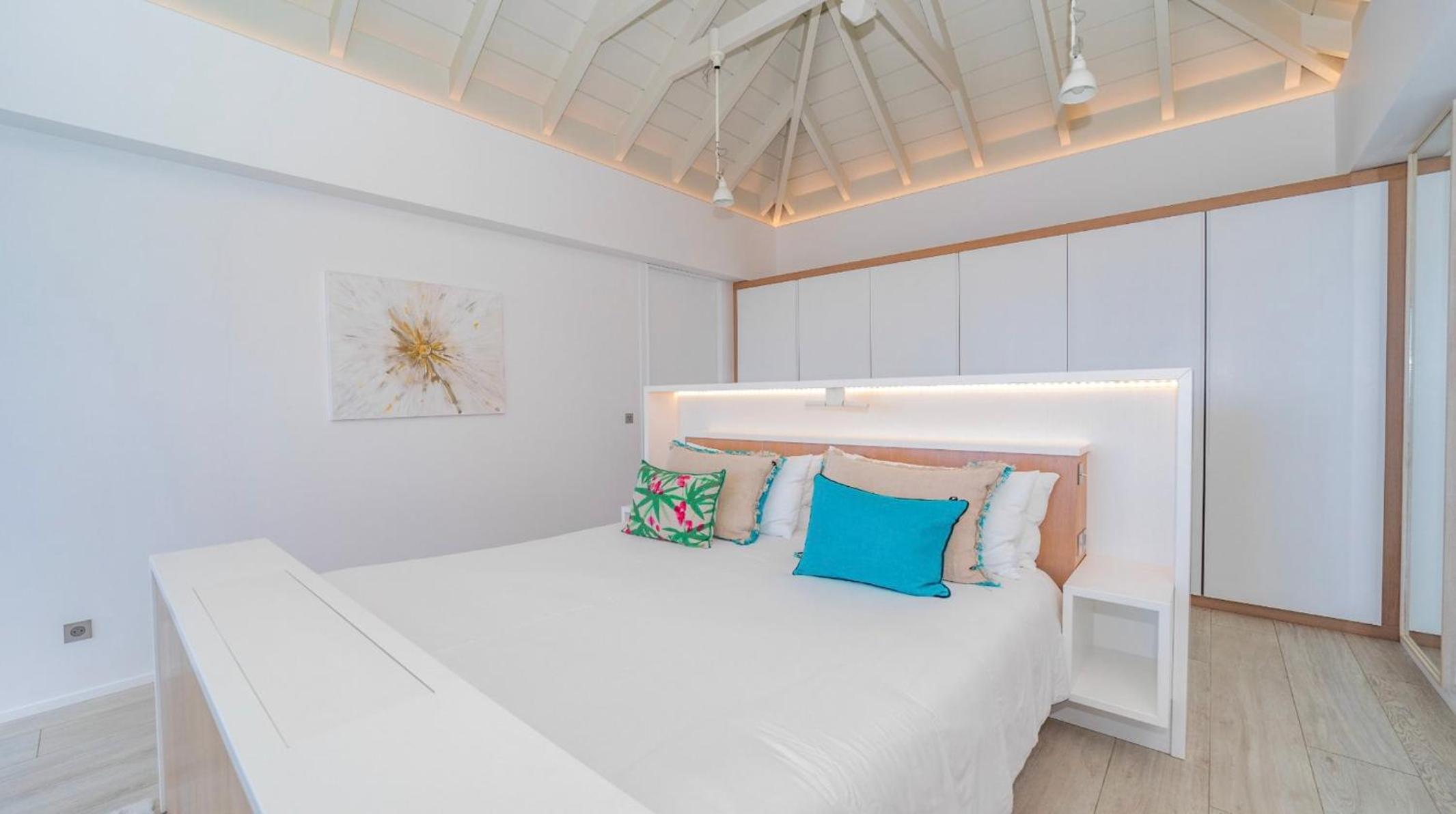 Ideal Villa with Architectural Gem