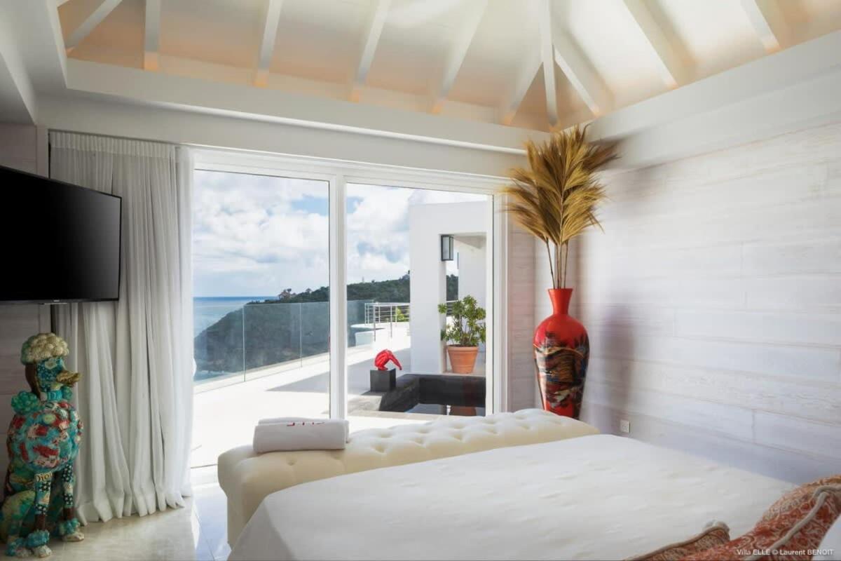 Charming Vibrant Villa with Breathtaking Views