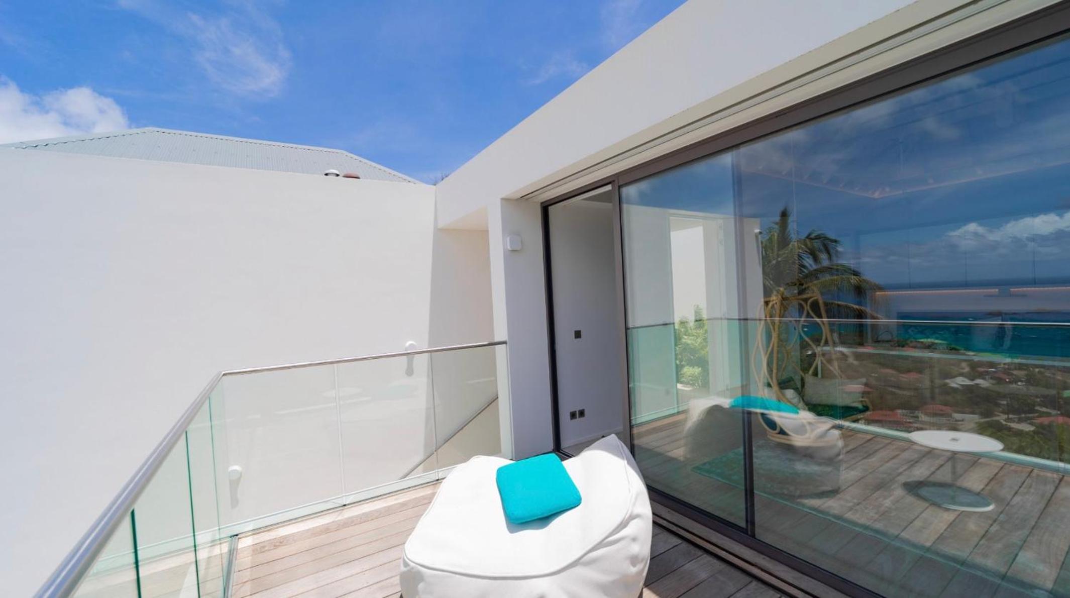 Ideal Villa with Architectural Gem