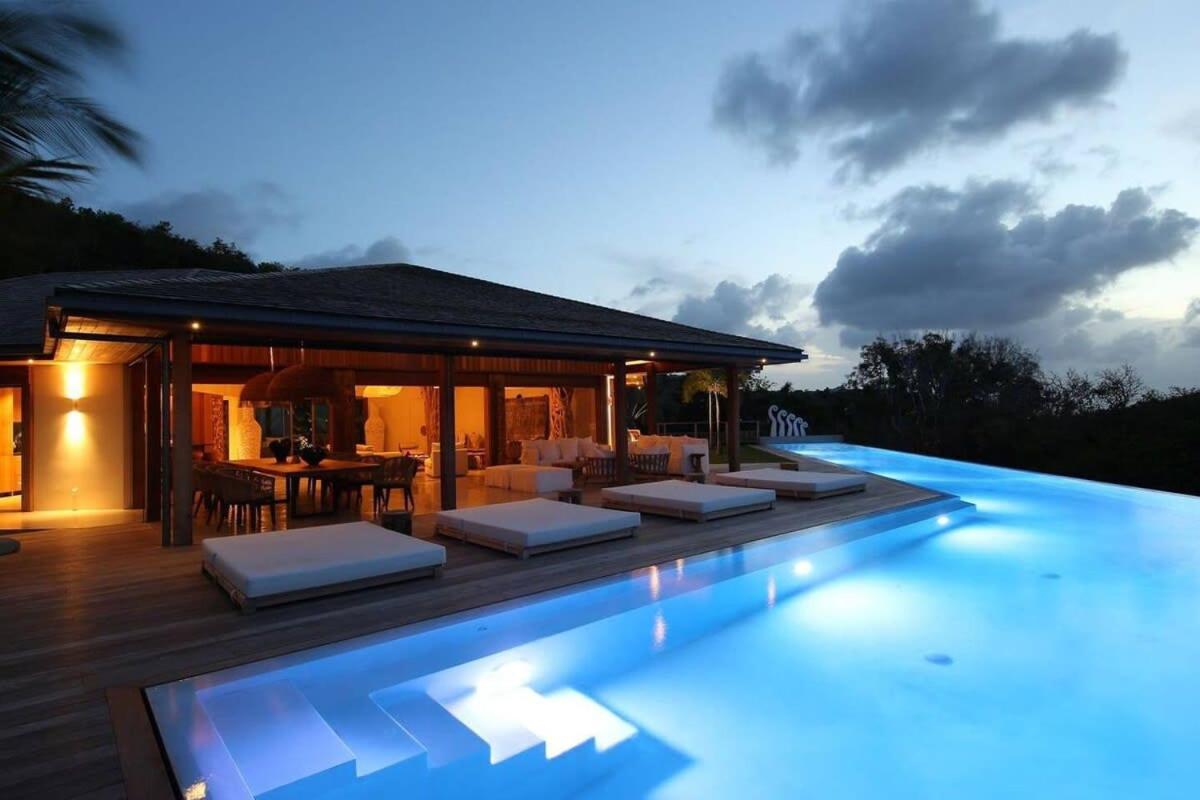 Graceful Villa offering Panoramic Views of the Bay