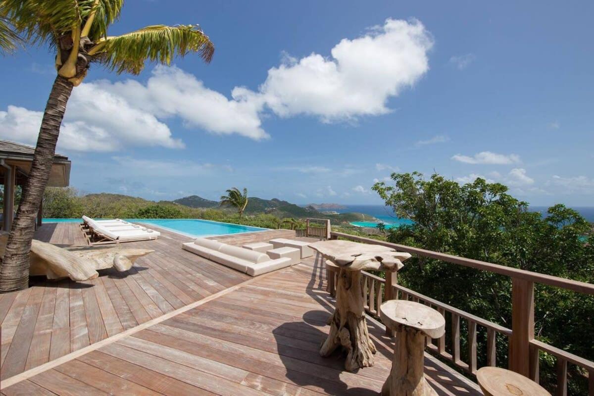 Graceful Villa offering Panoramic Views of the Bay