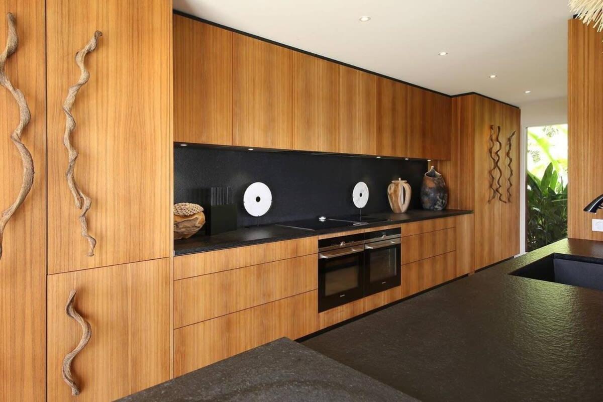 Graceful Villa offering Panoramic Views of the Bay