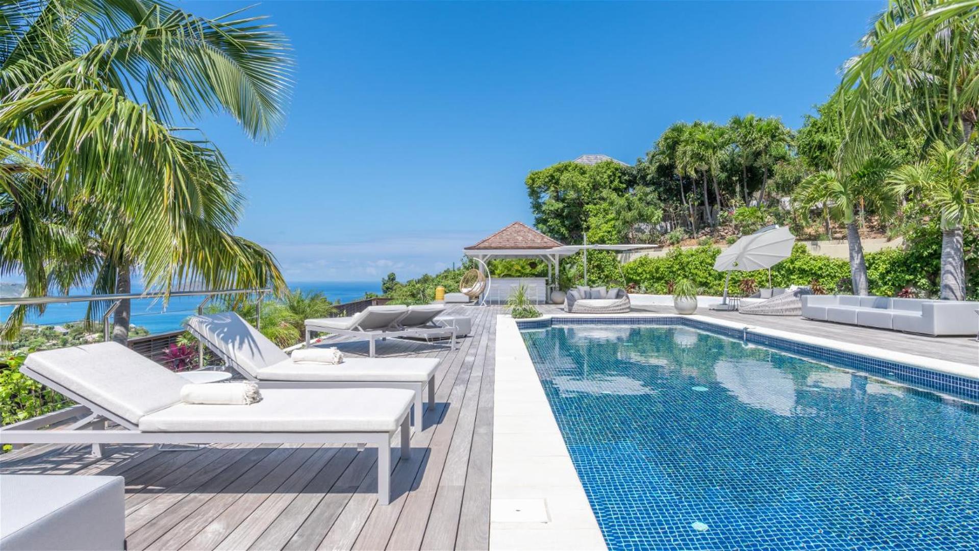 Calm Villa with Refined Decors