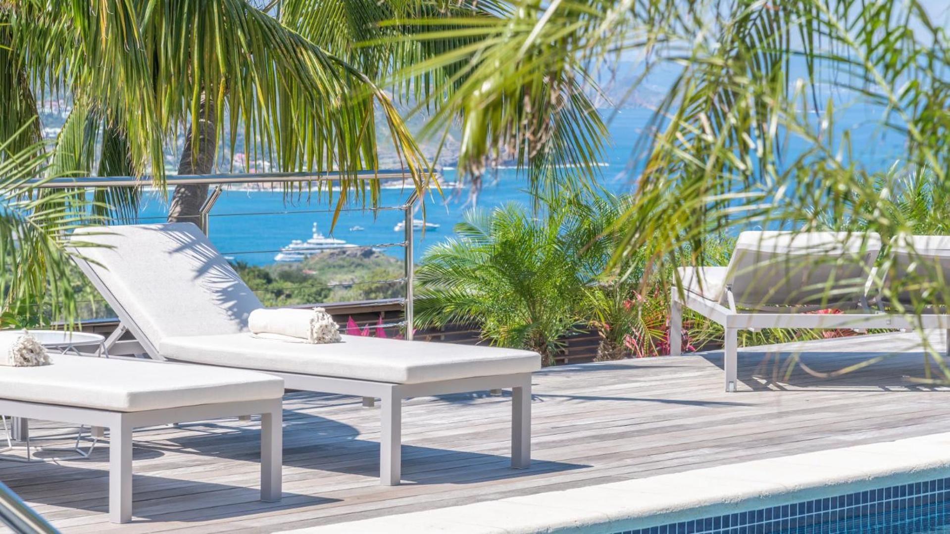 Calm Villa with Refined Decors
